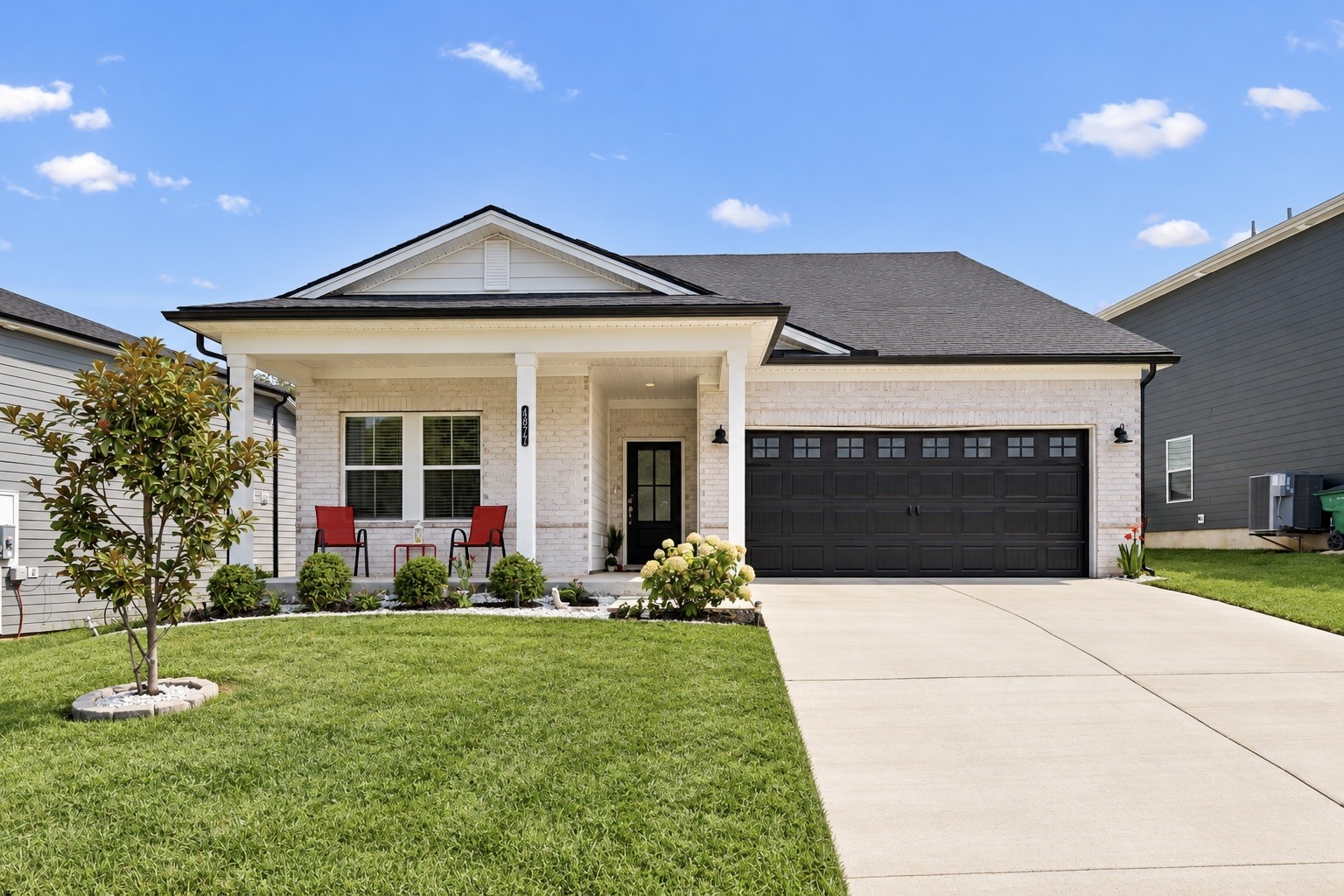 4877 Myra Dr