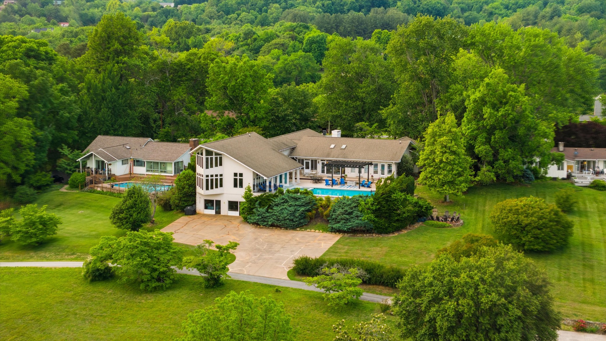 1266 Lakeview Dr