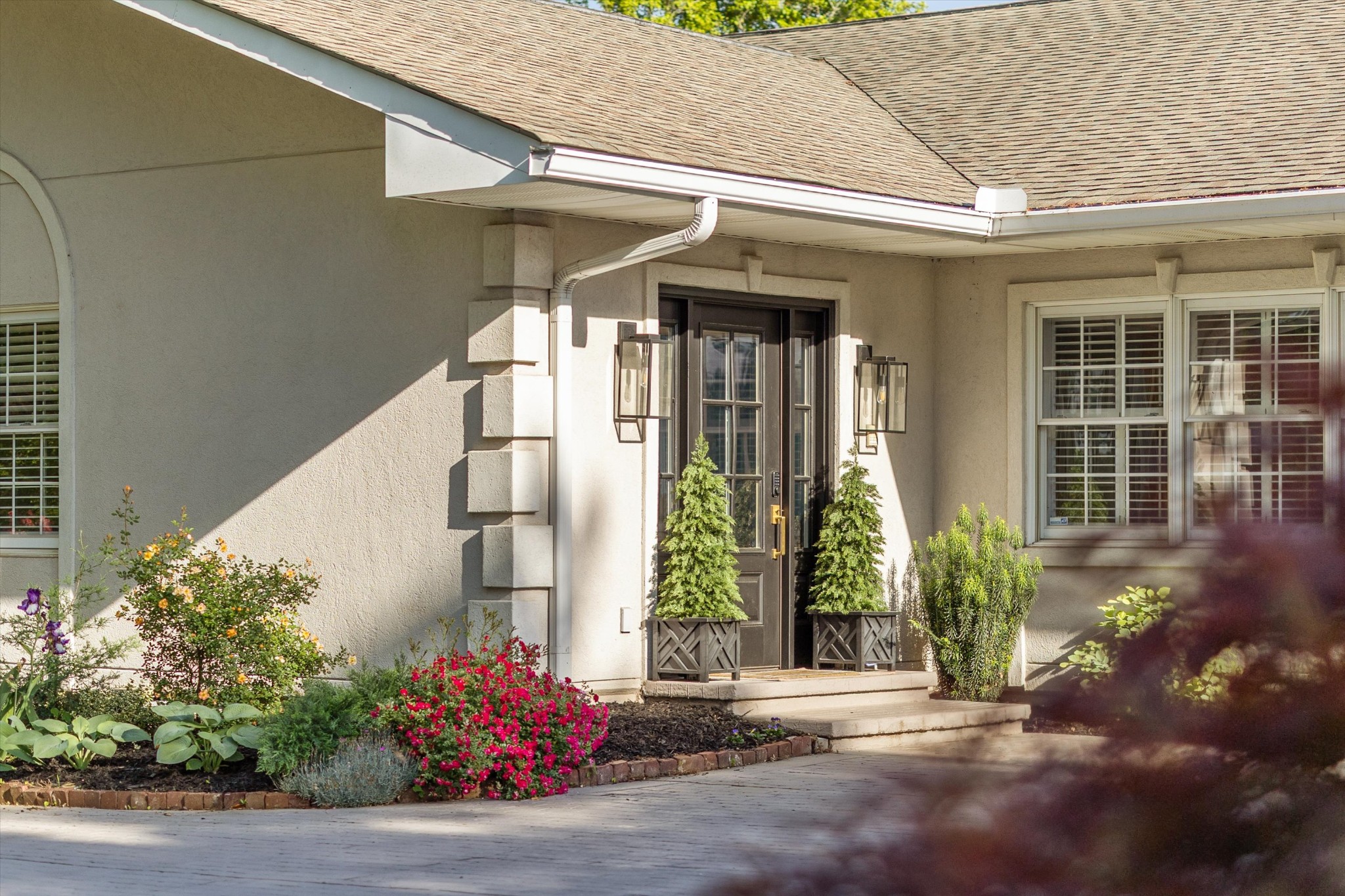 1266 Lakeview Dr