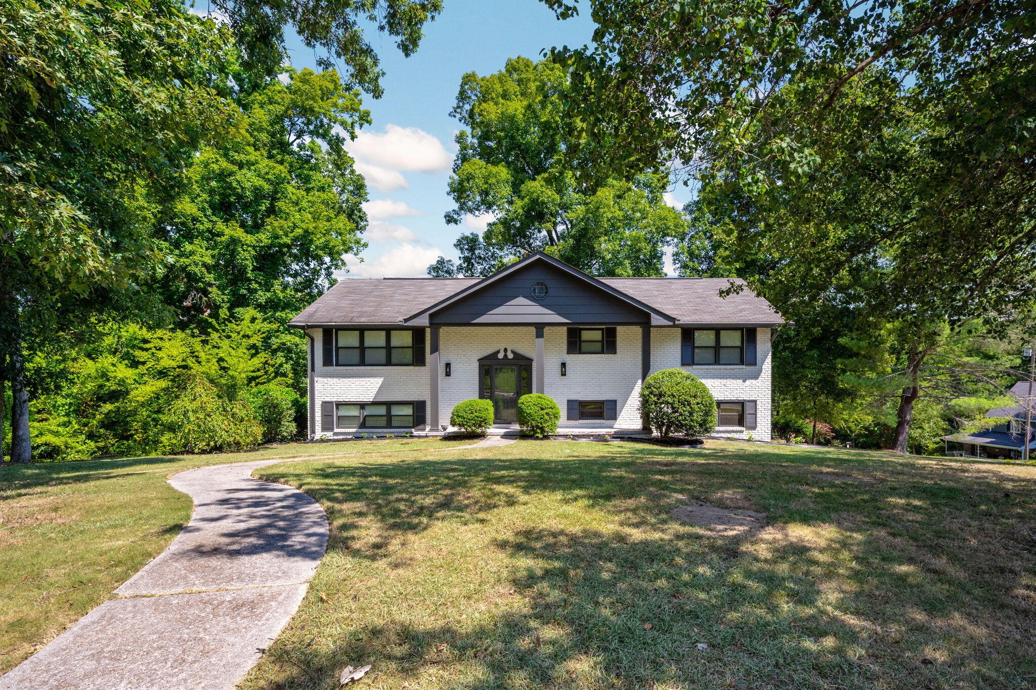 1011 Woodfinch Trail