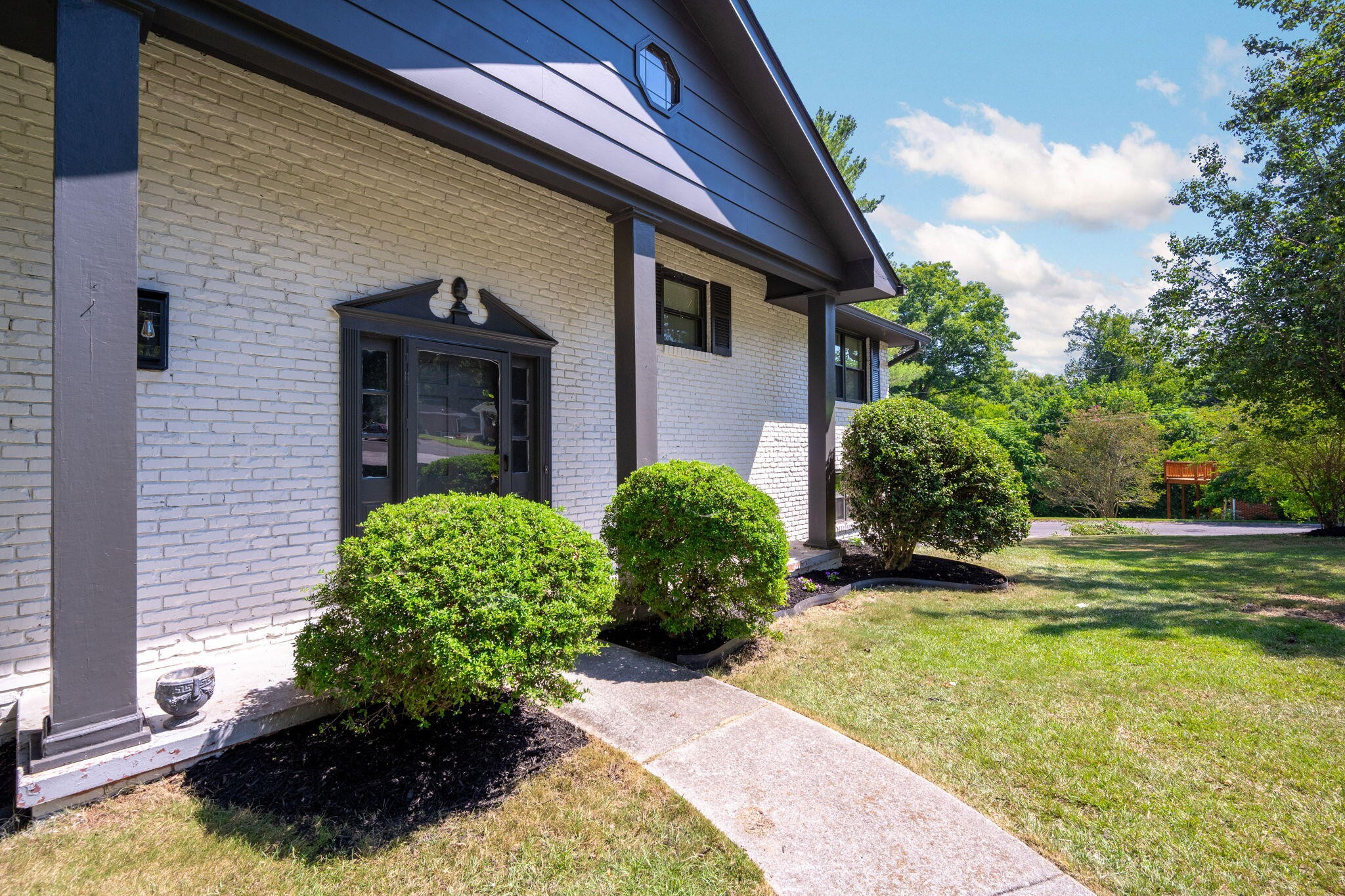 1011 Woodfinch Trail