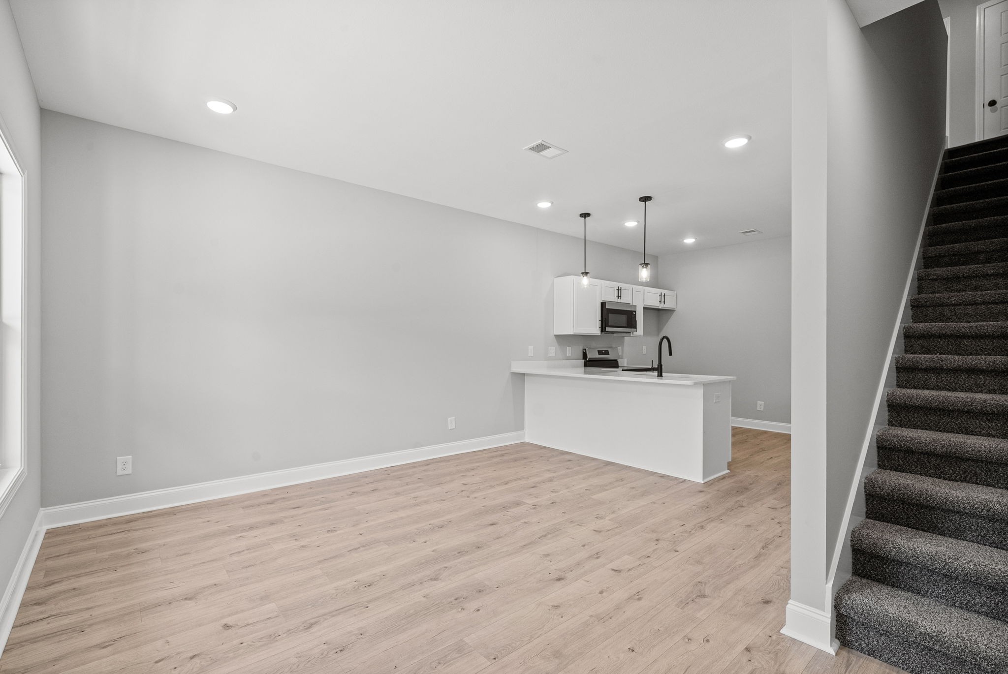 160 Fairview Ln