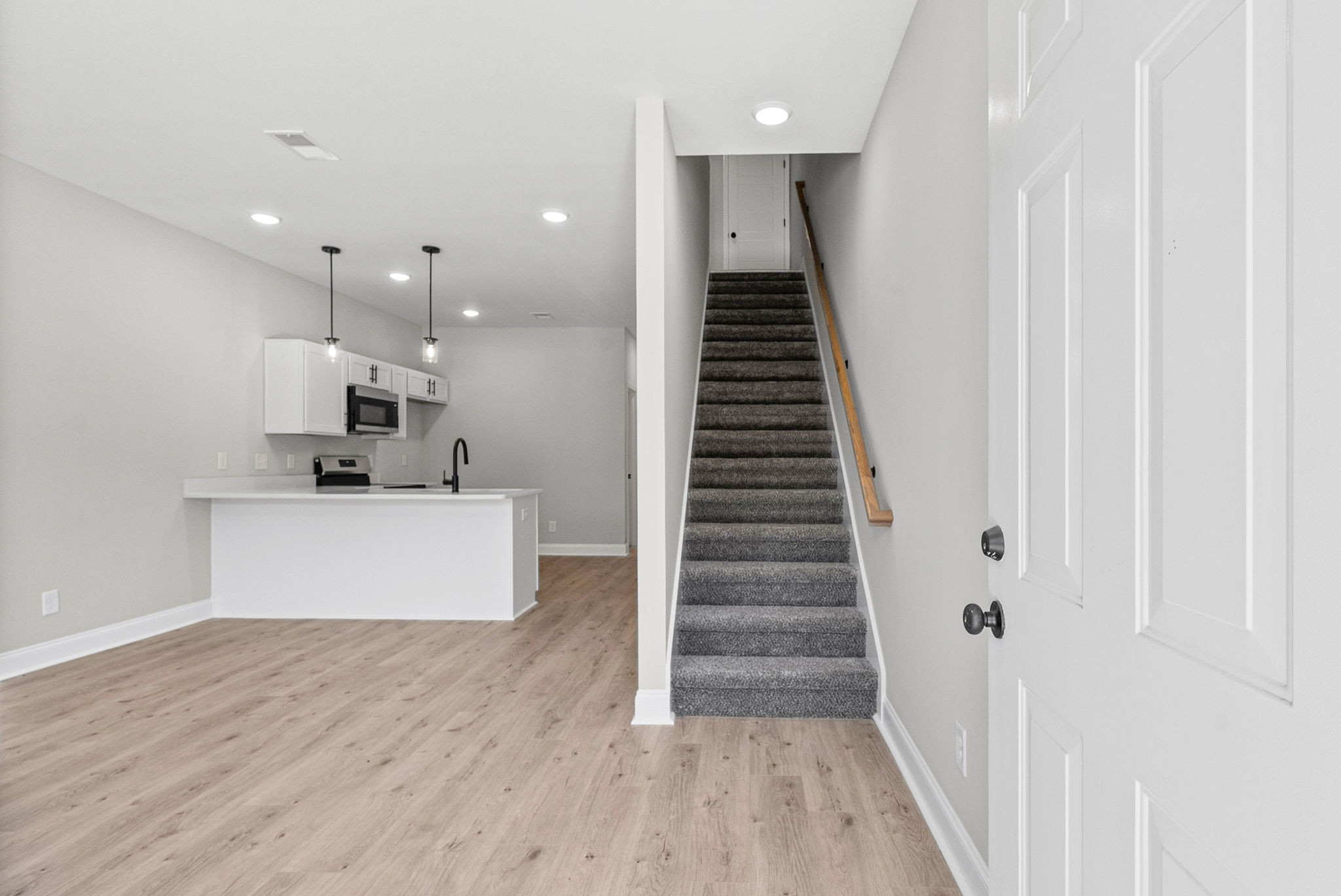 160 Fairview Ln