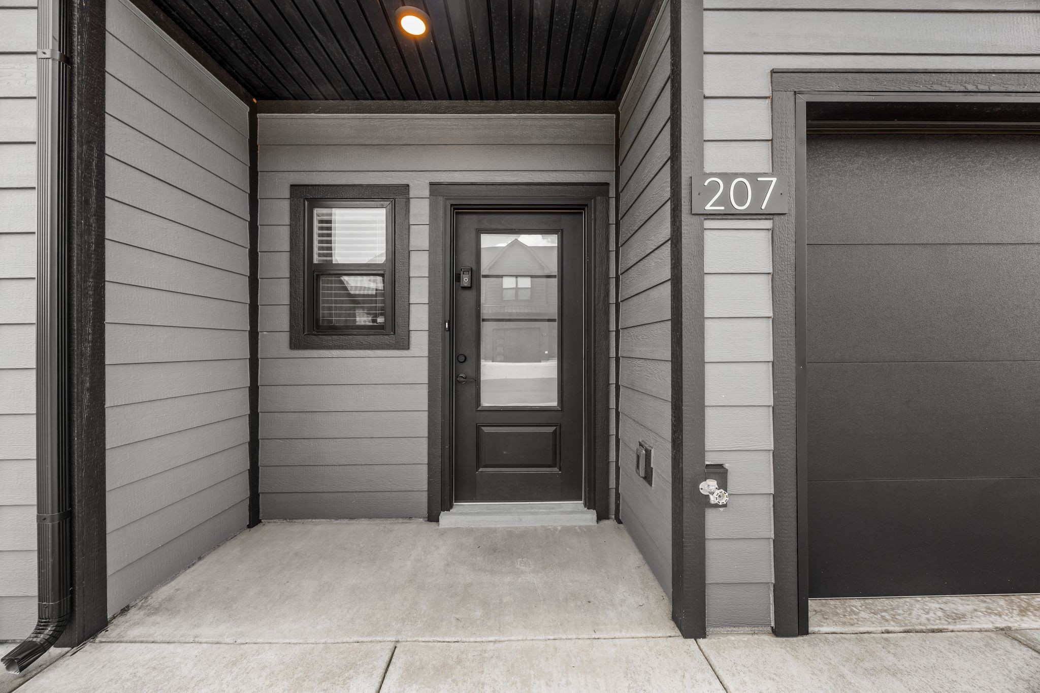 207 Jonathan Wade Cir