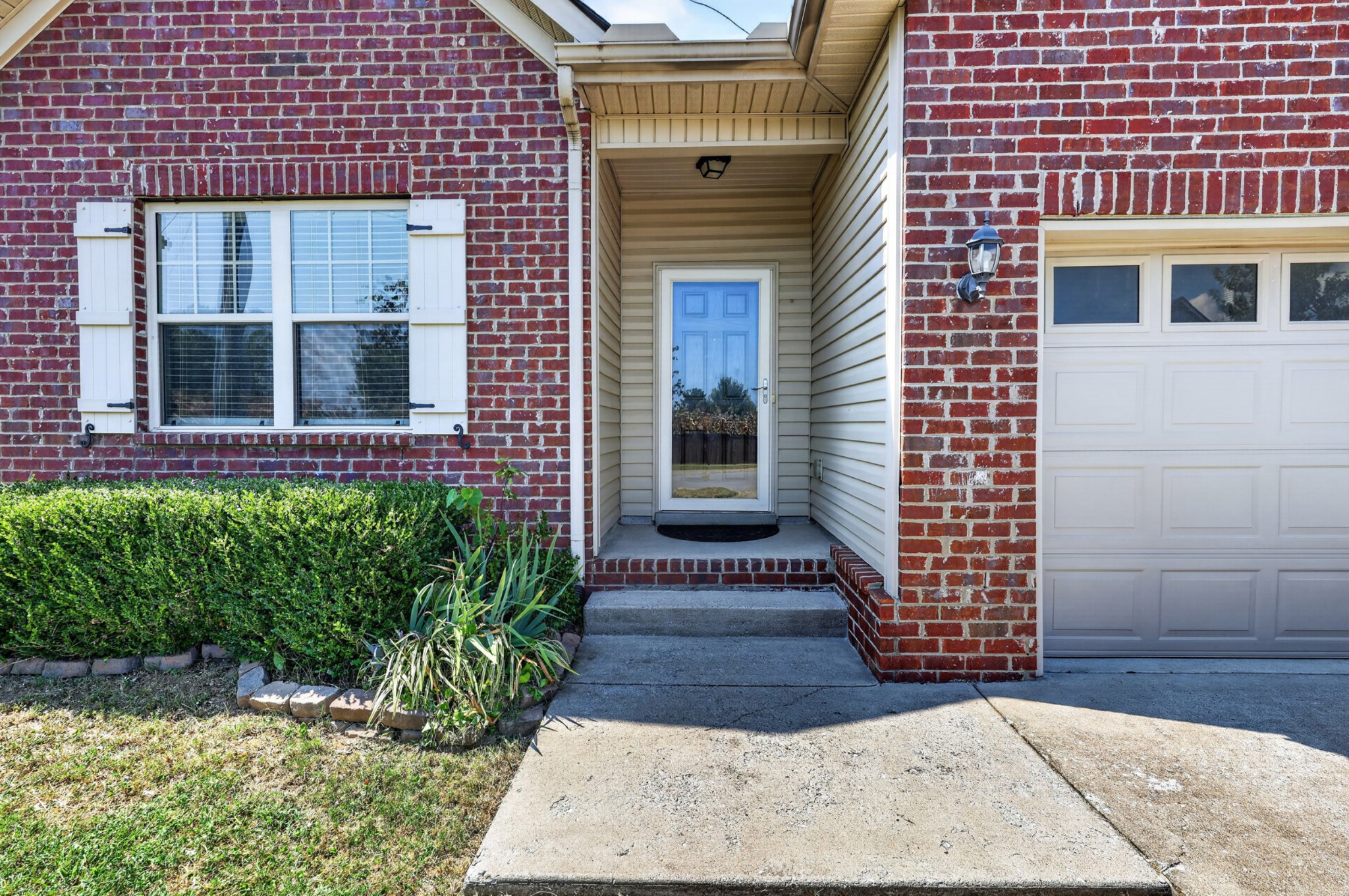 1021 Lindyn Lee Way