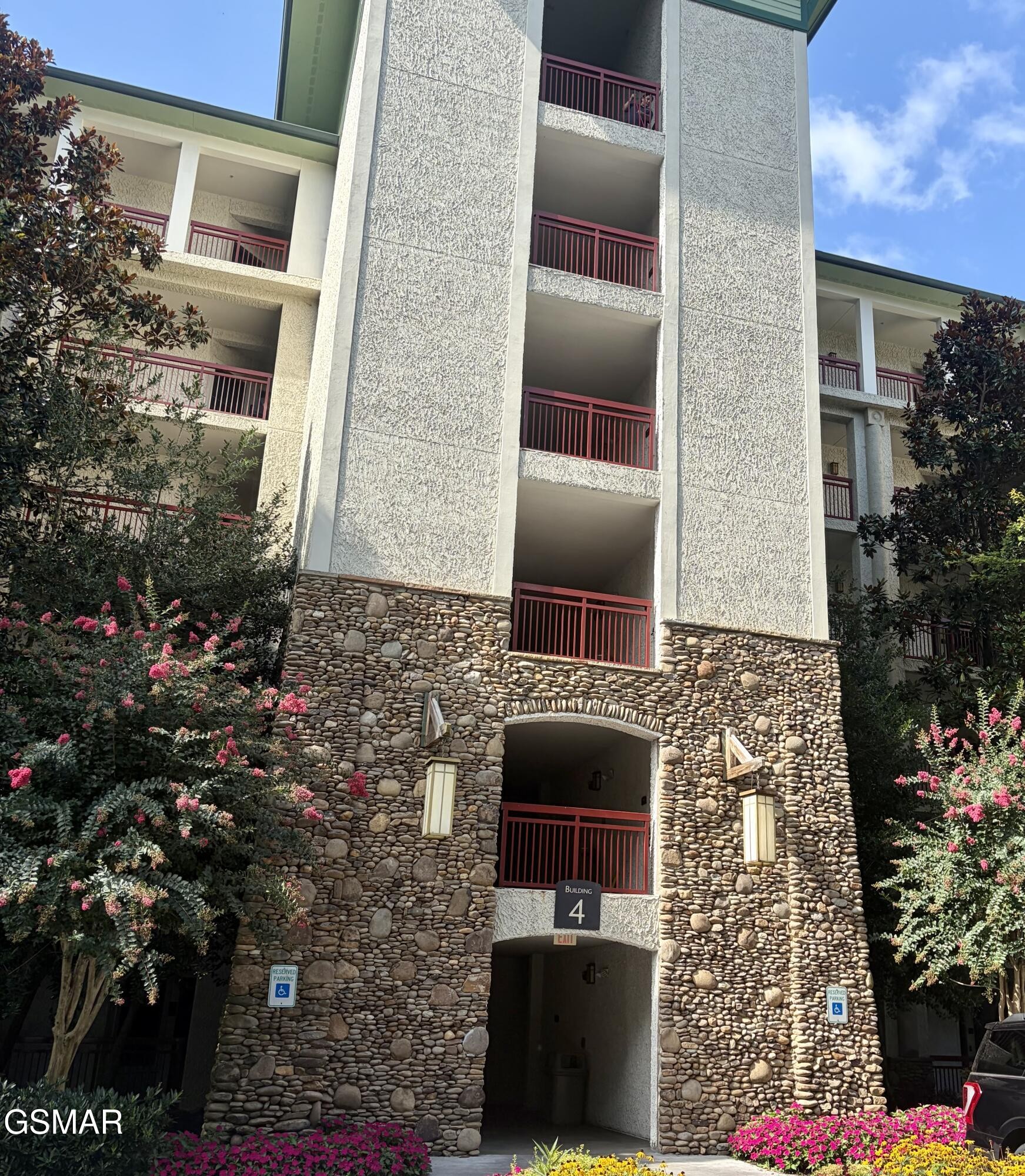 212 Dollywood Lane