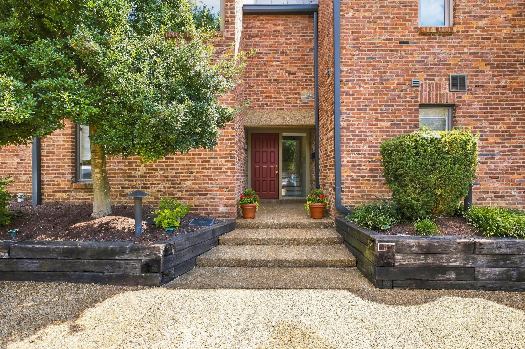 115 Hampton Pl