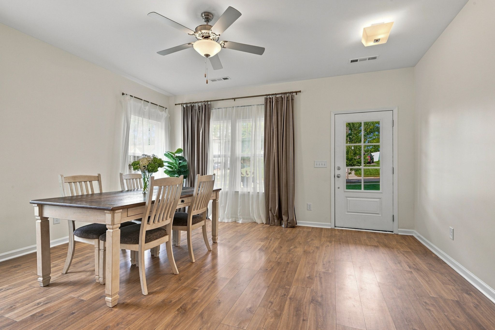 7124 Pepper Tree Cir