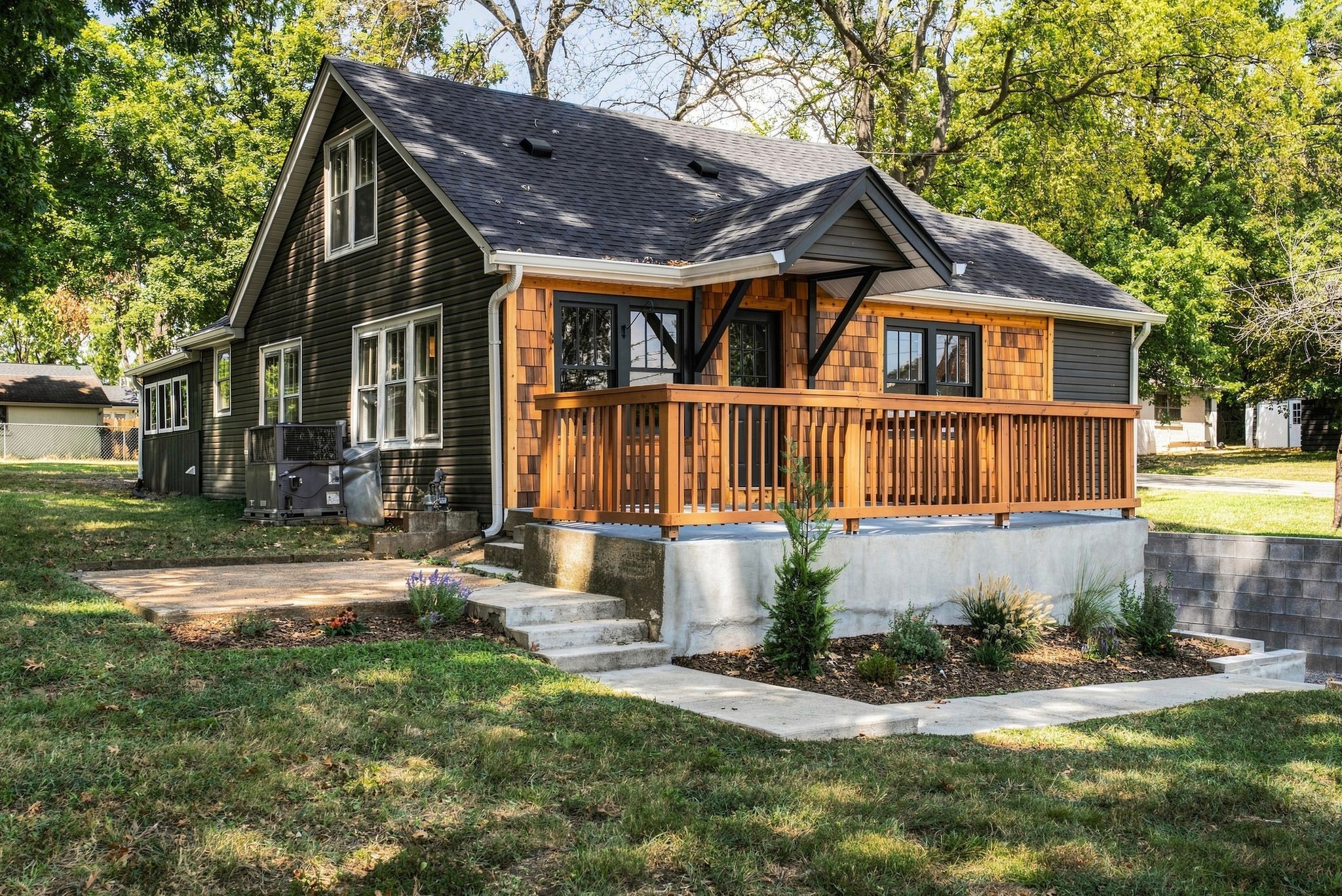2804 Lakeshore Dr