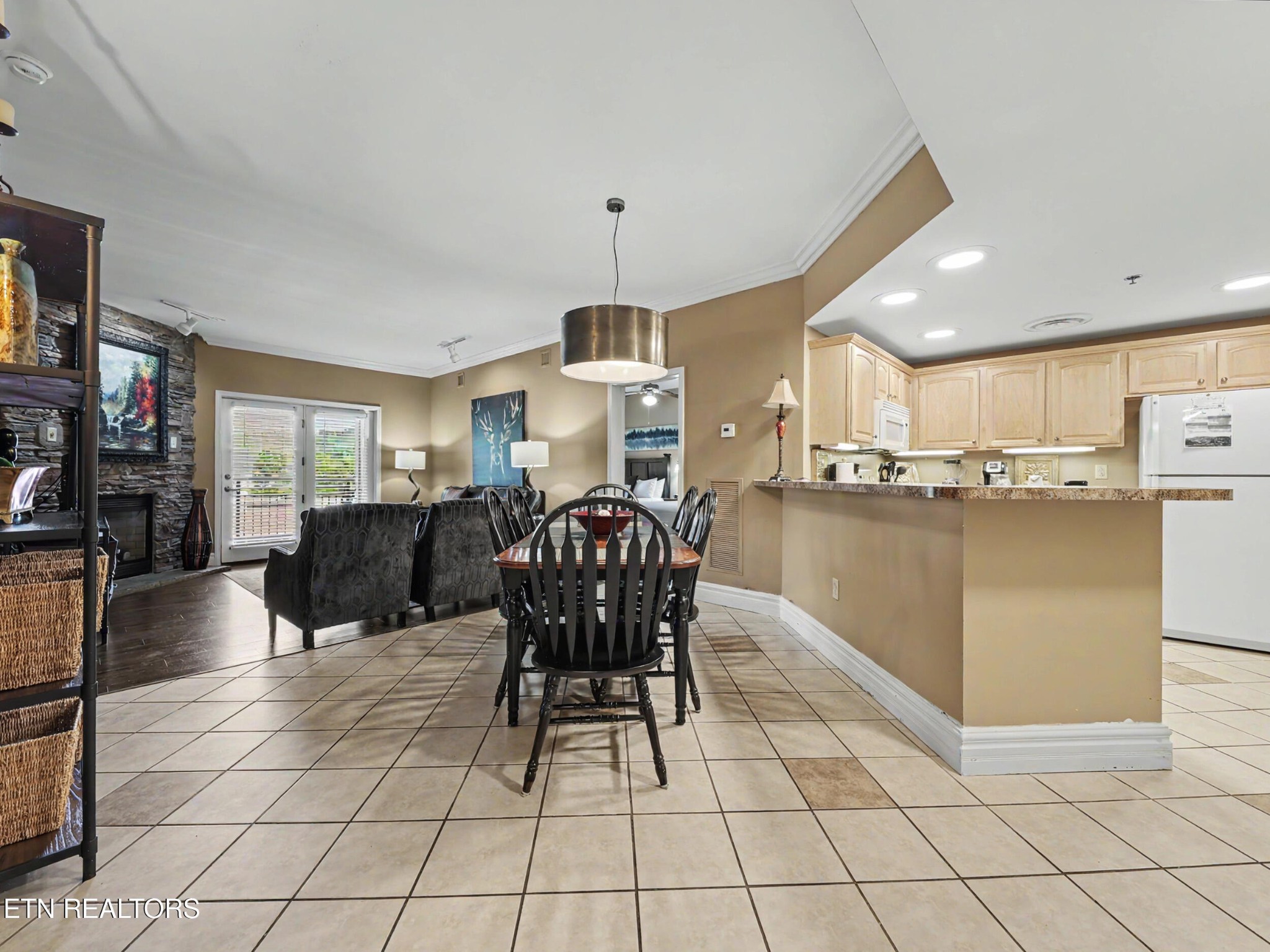 215 Woliss Lane