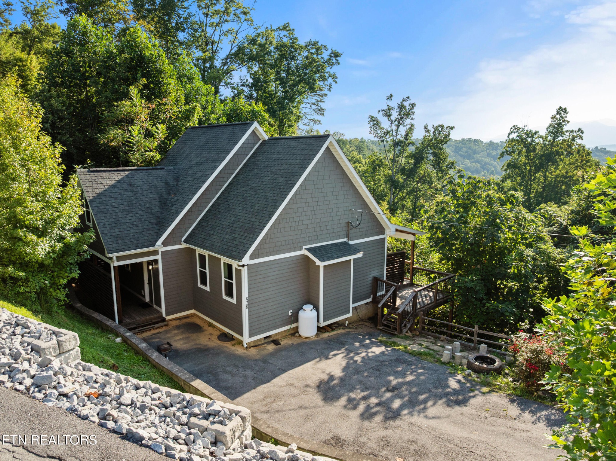 828 Beanstalk Rd