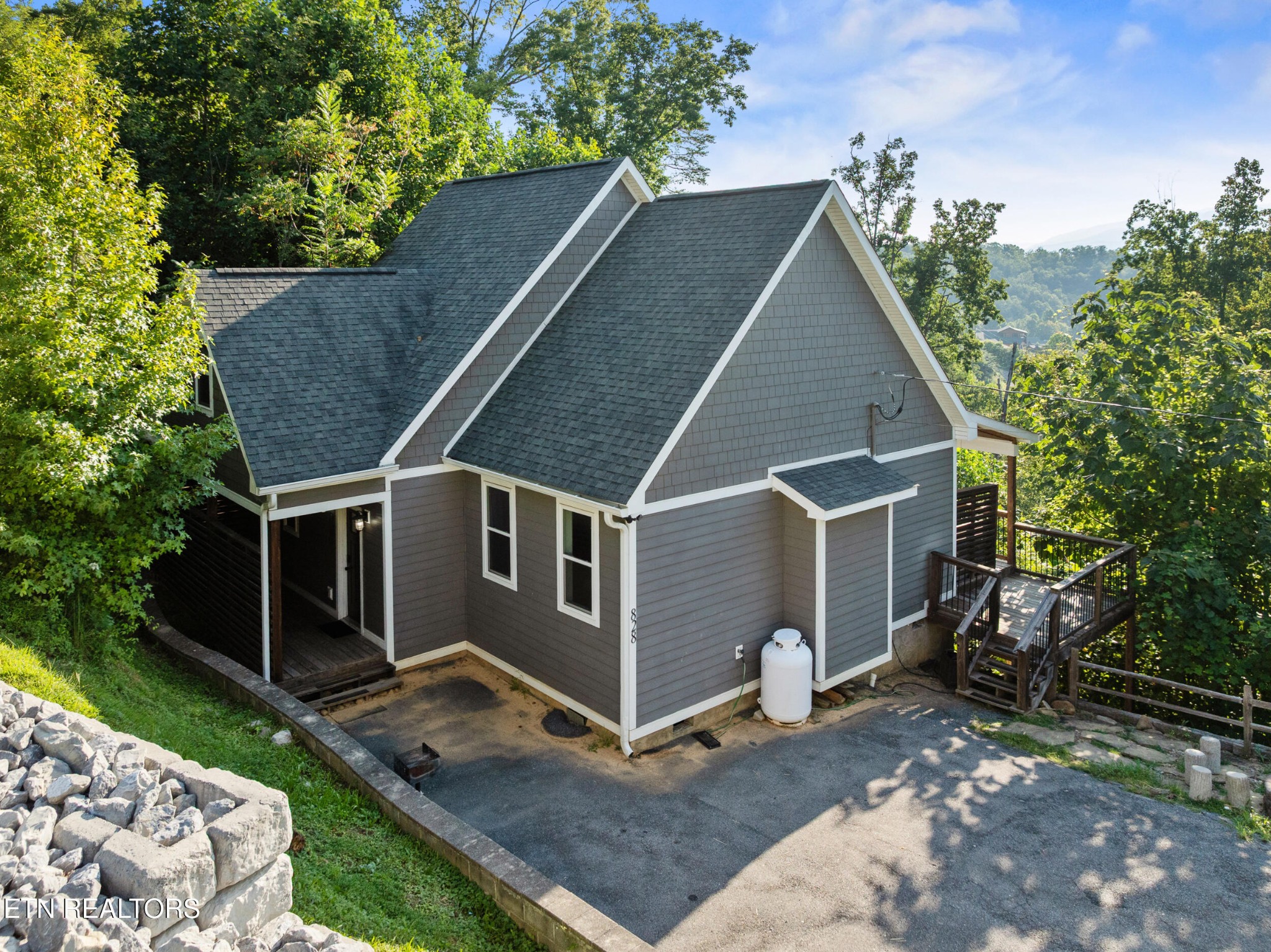 828 Beanstalk Rd