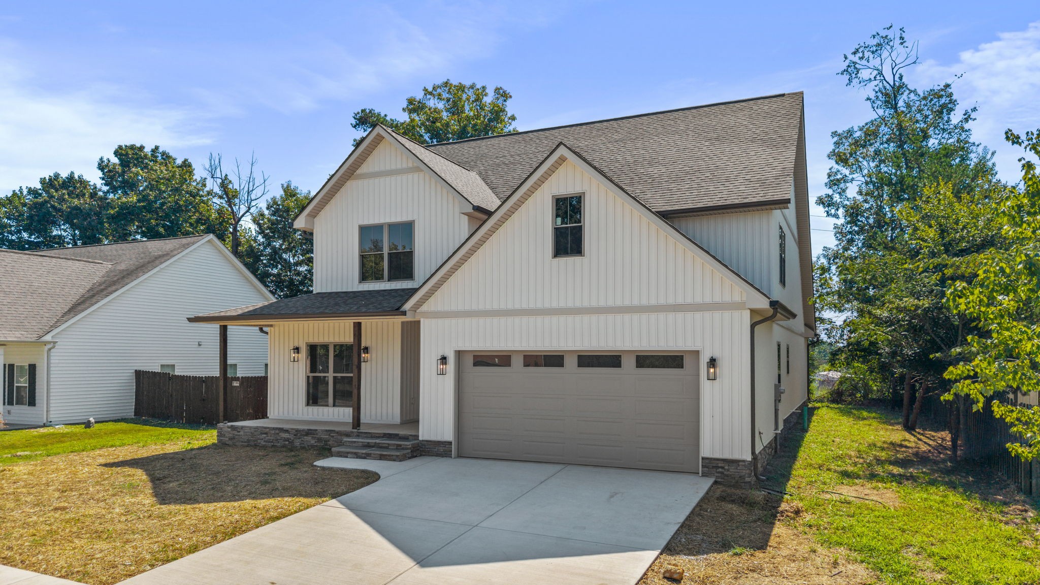 502 Hillside Ln