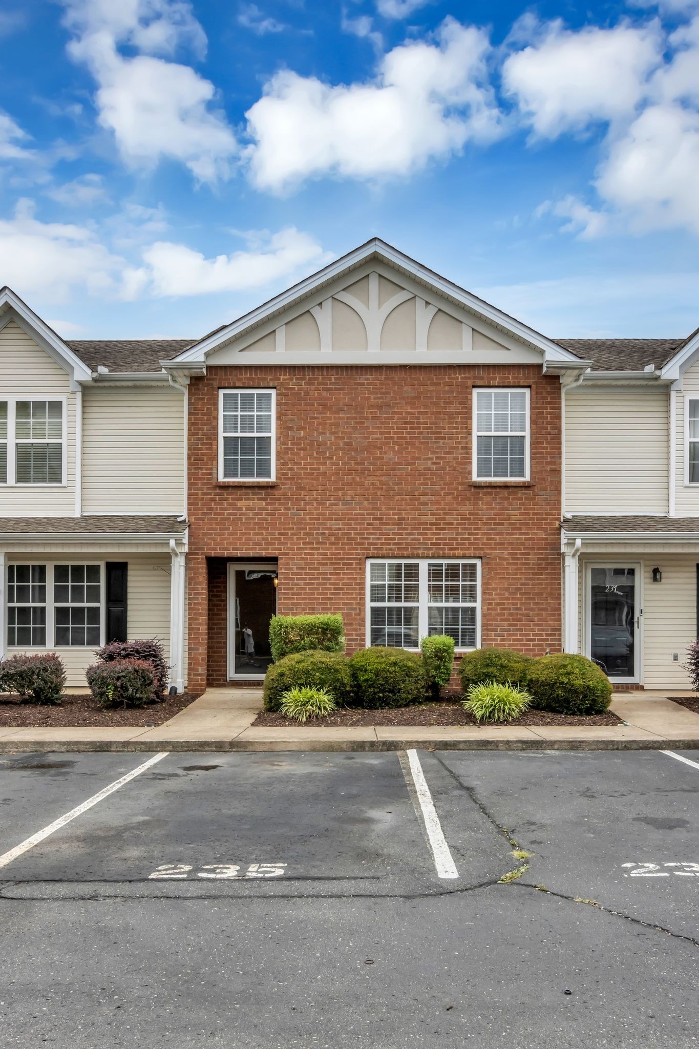 235 Arapaho Dr