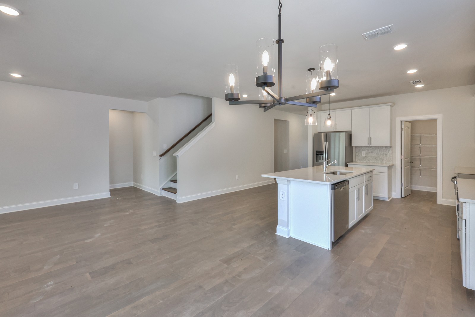 418 Long Dr
