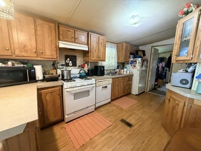 80 HIDEAWAY CV