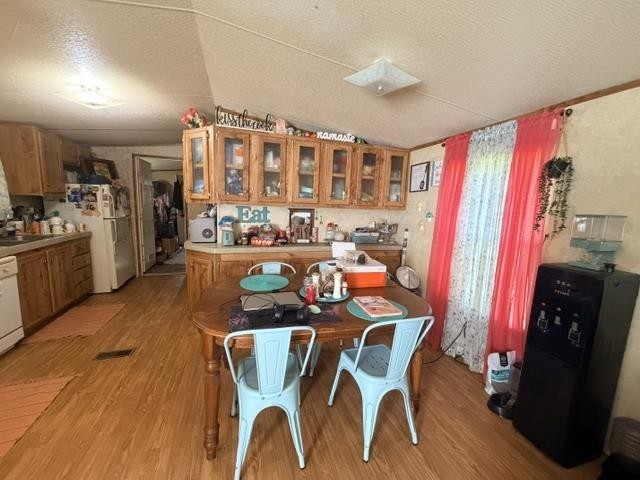 80 HIDEAWAY CV