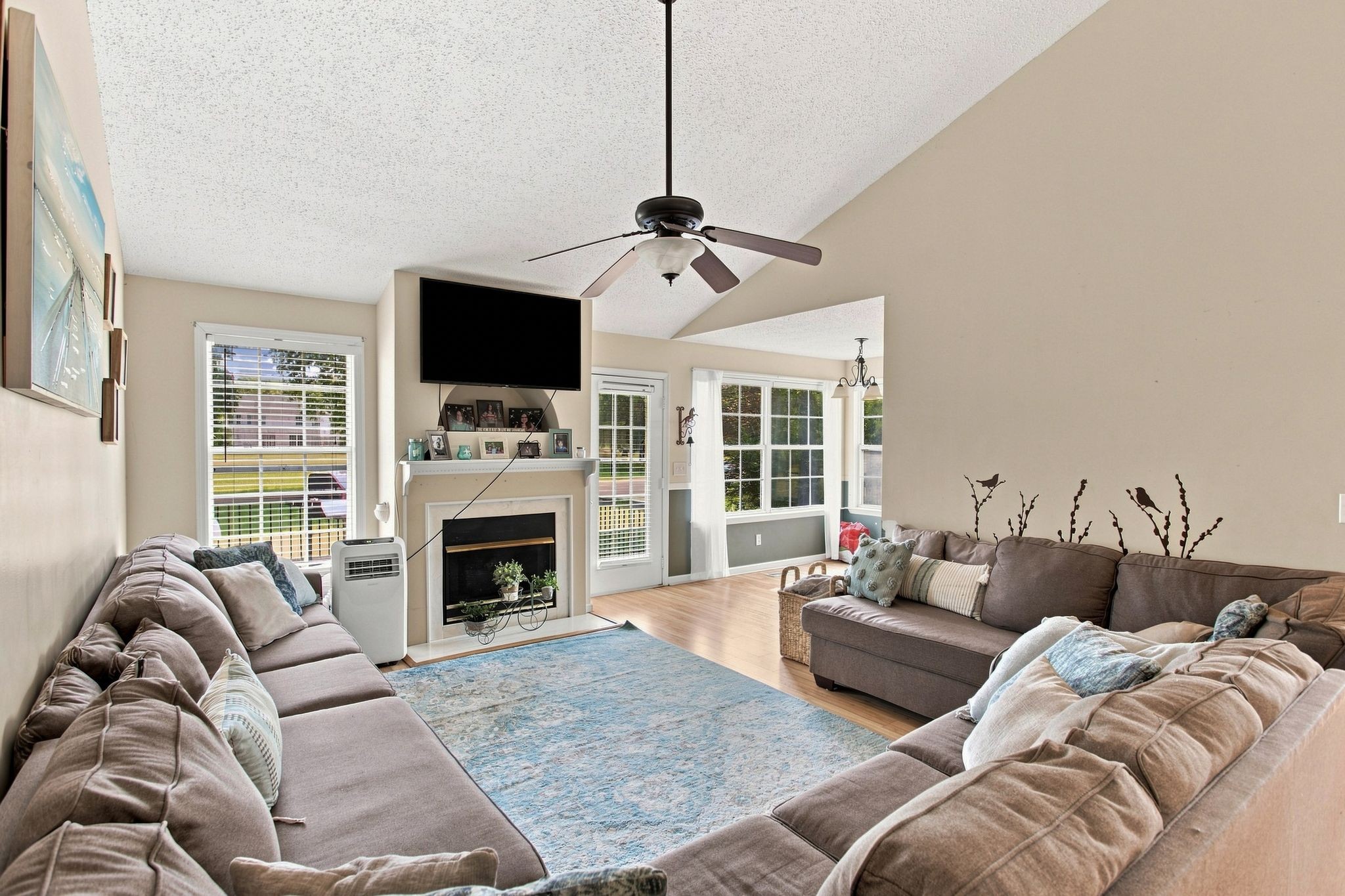 2408 Lakeshore Dr