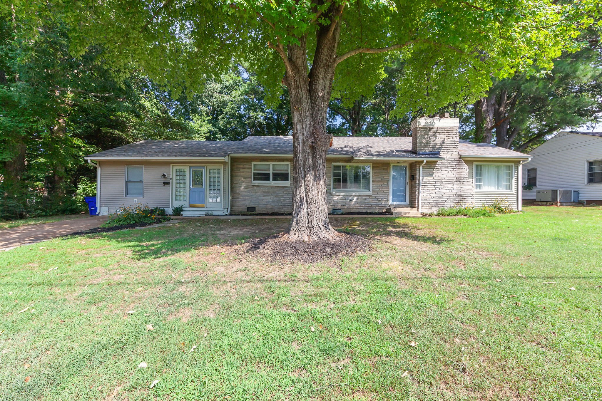 110 Laura St