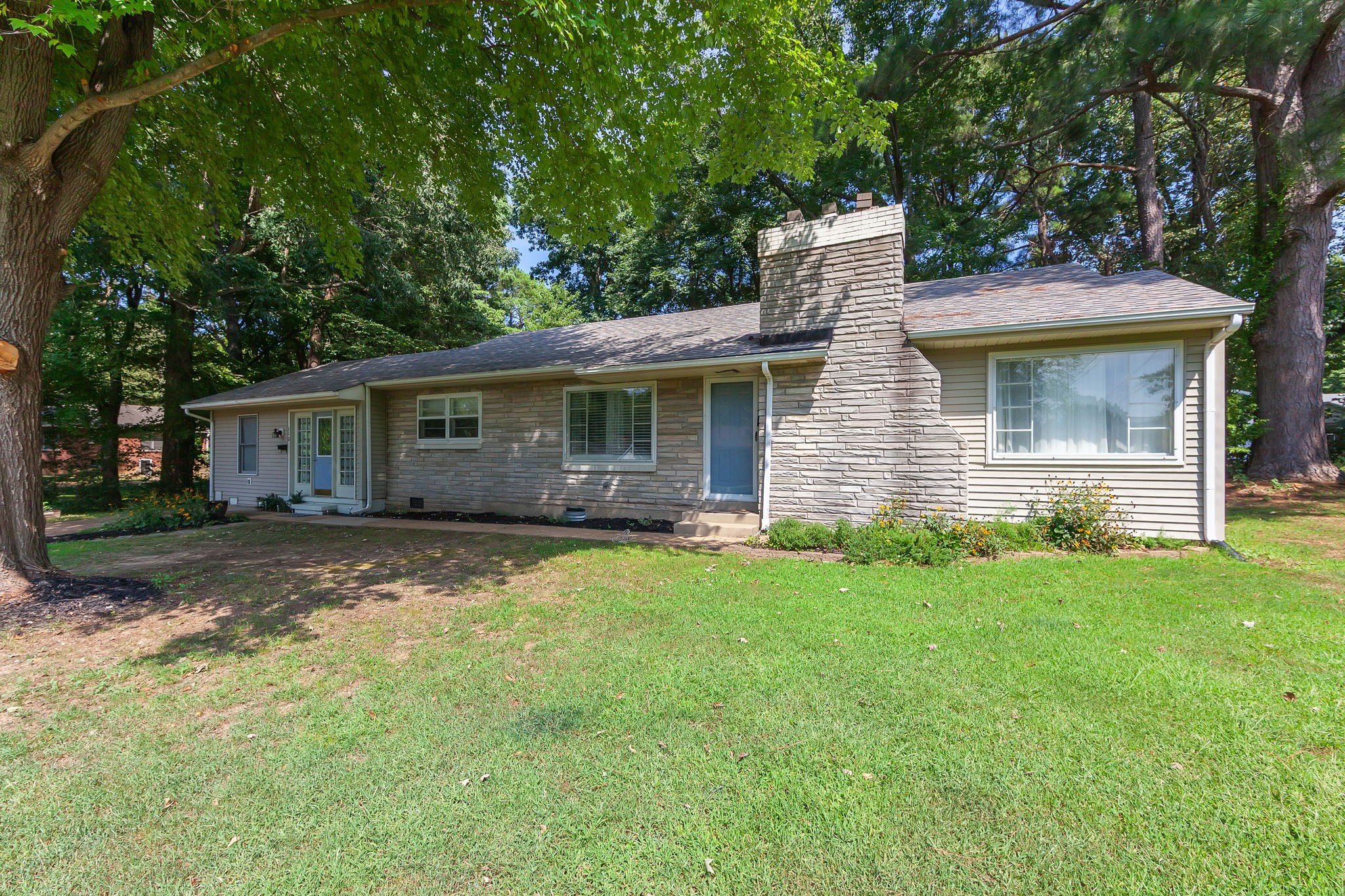 110 Laura St