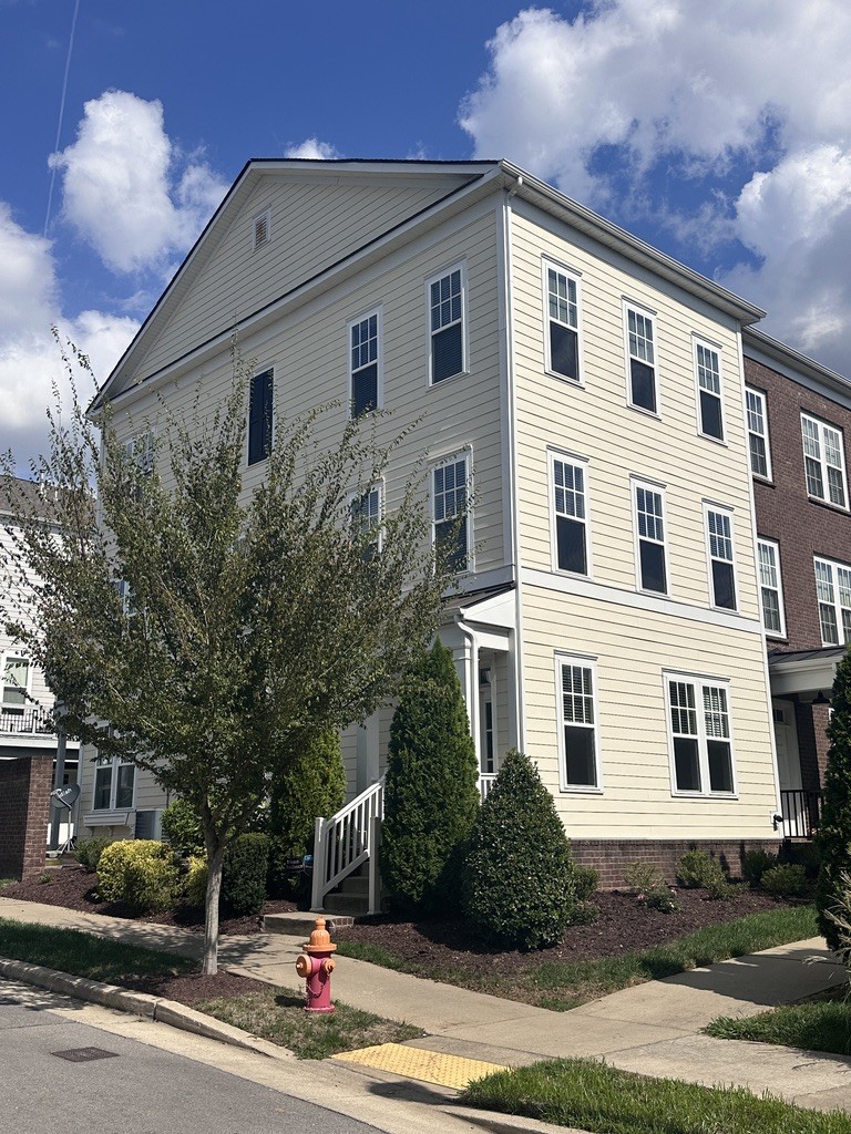 307 Kara Ln