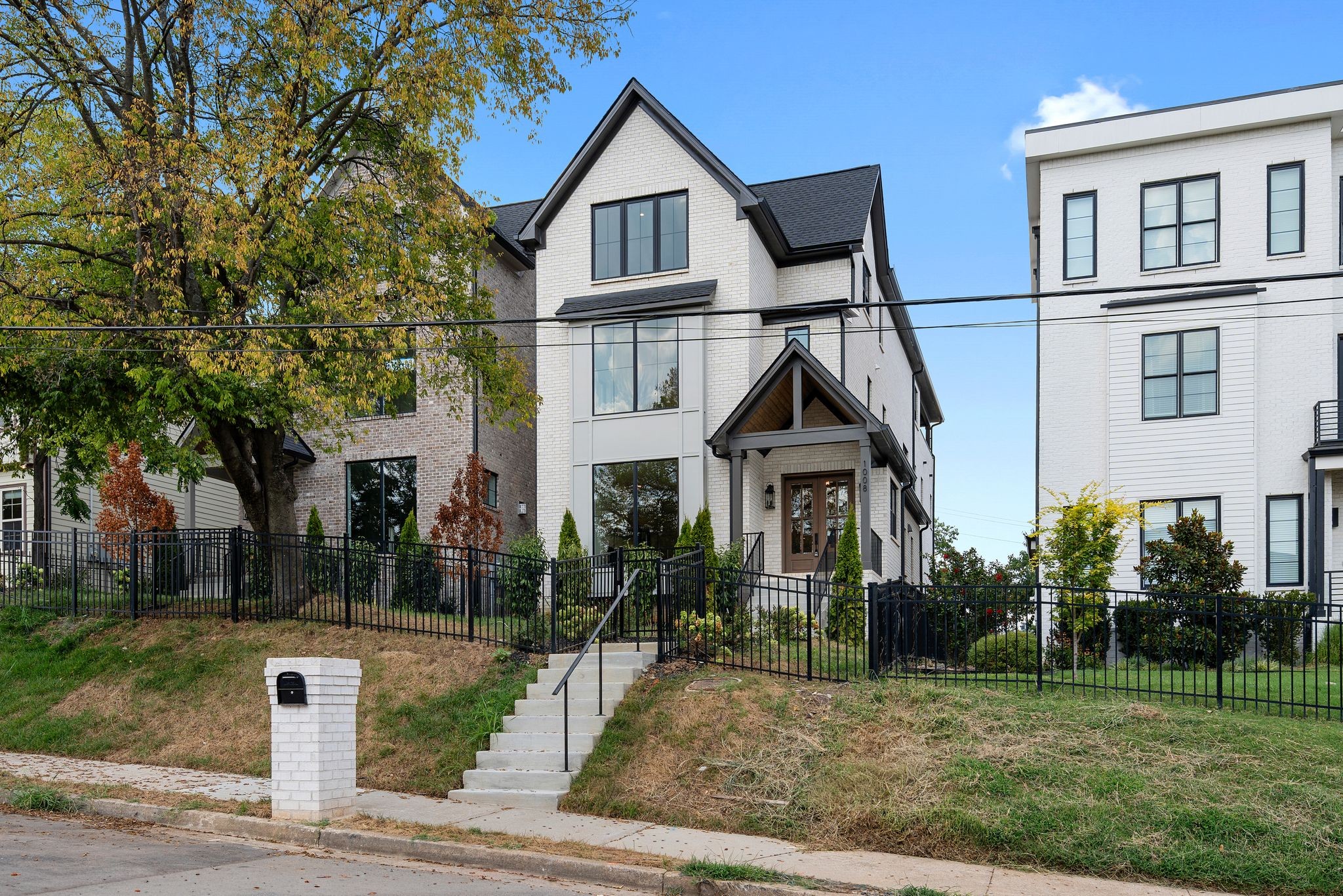 1008 Argyle Ave