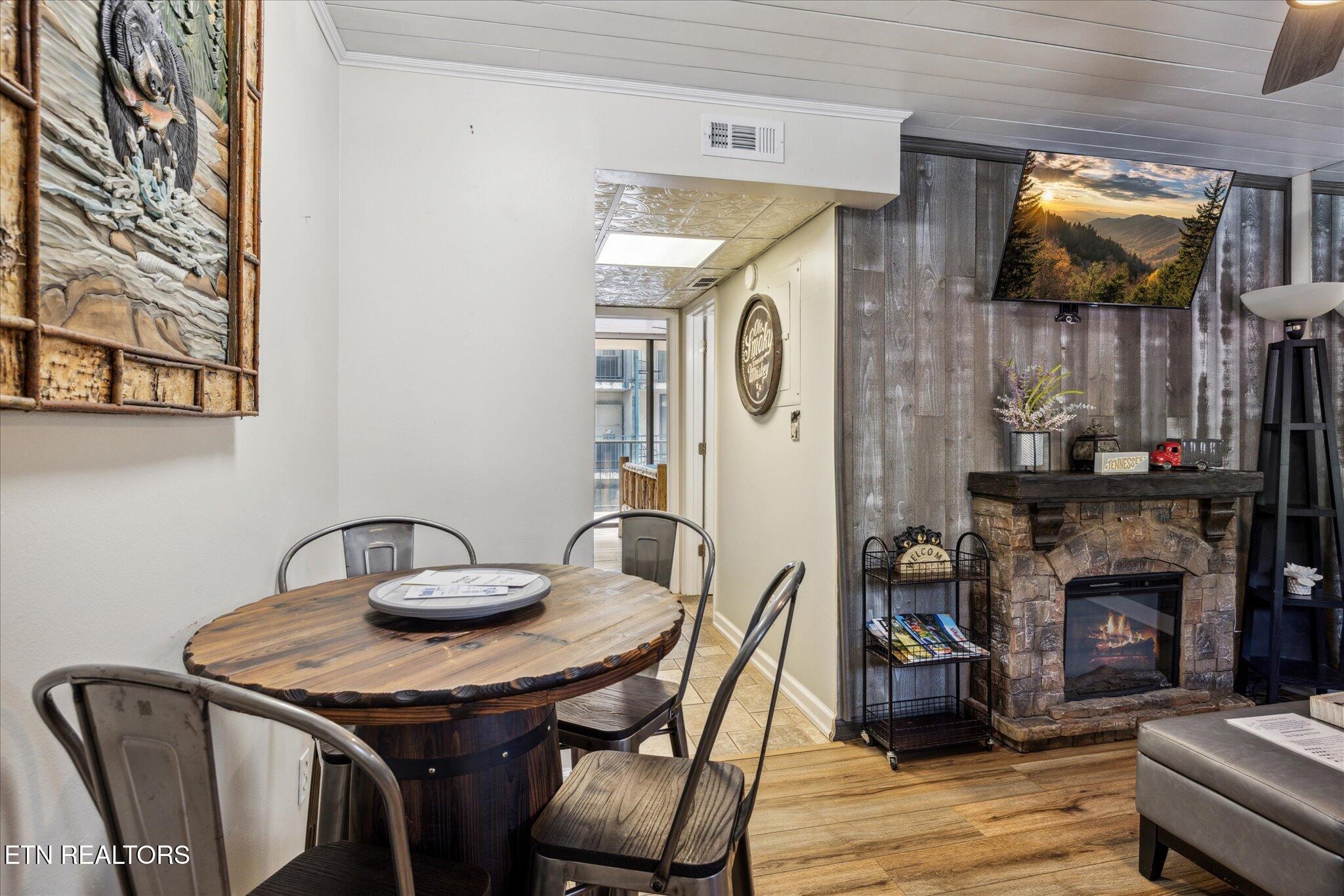 685 River Rd