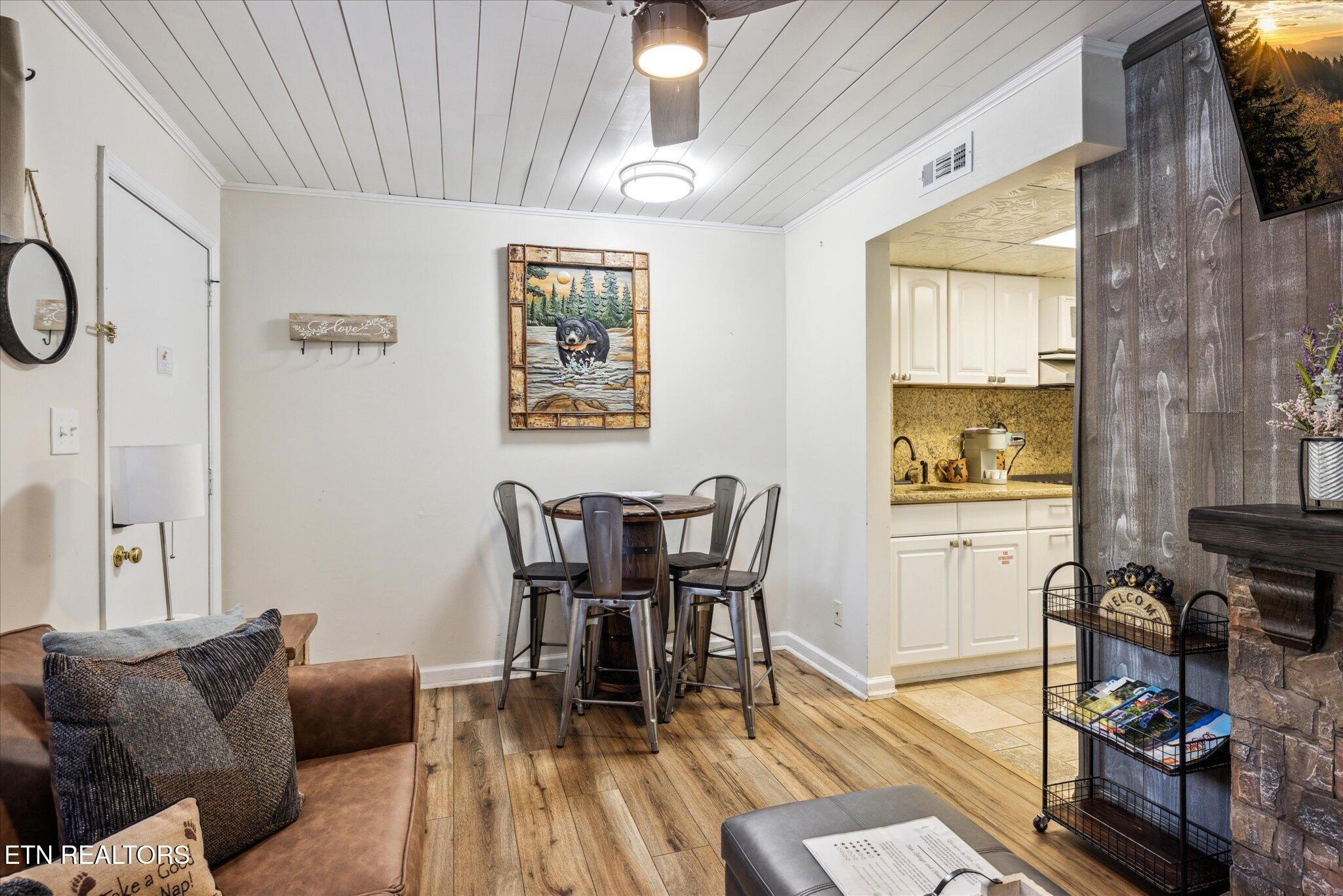 685 River Rd