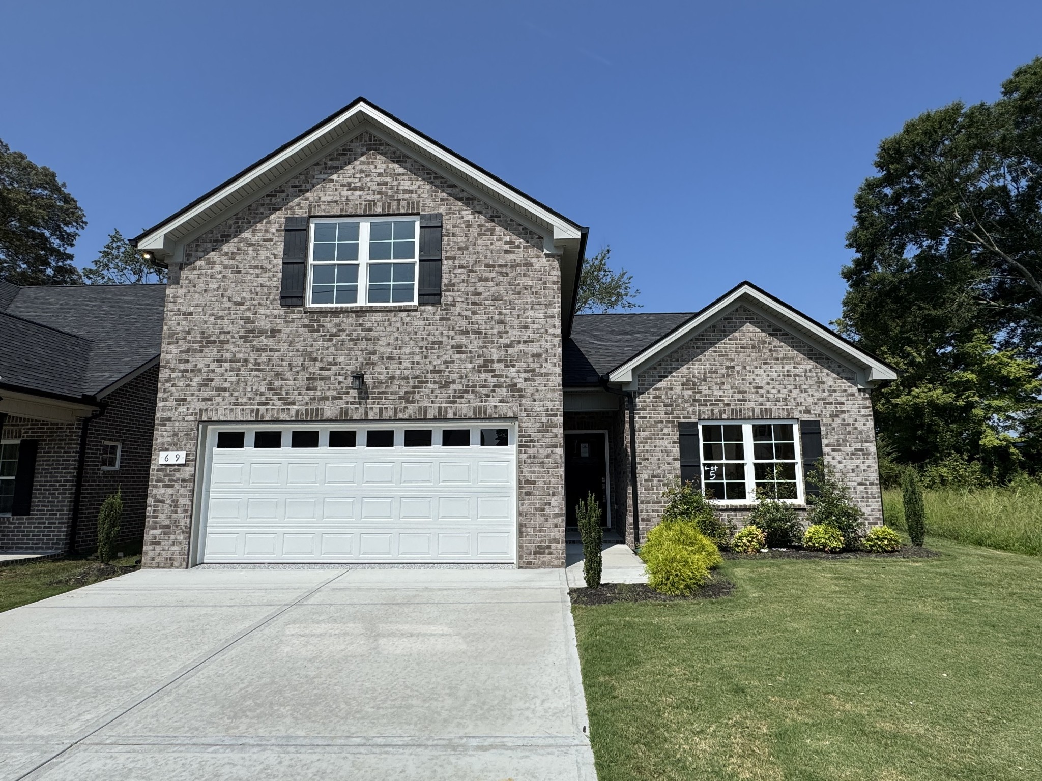 69 Laurel View St