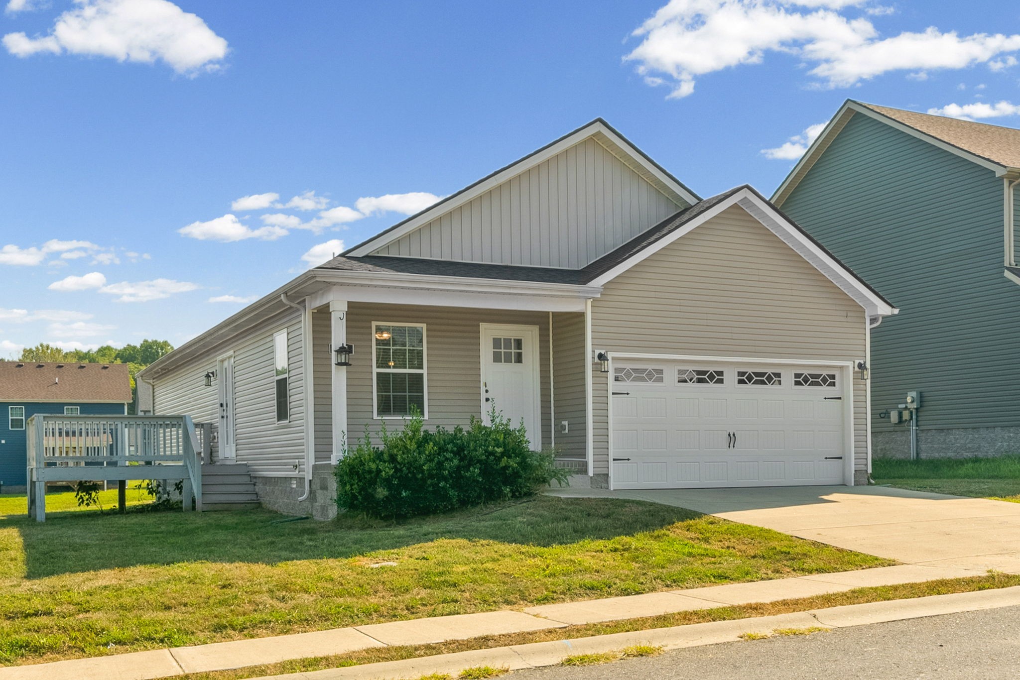 201 Geneva Ln