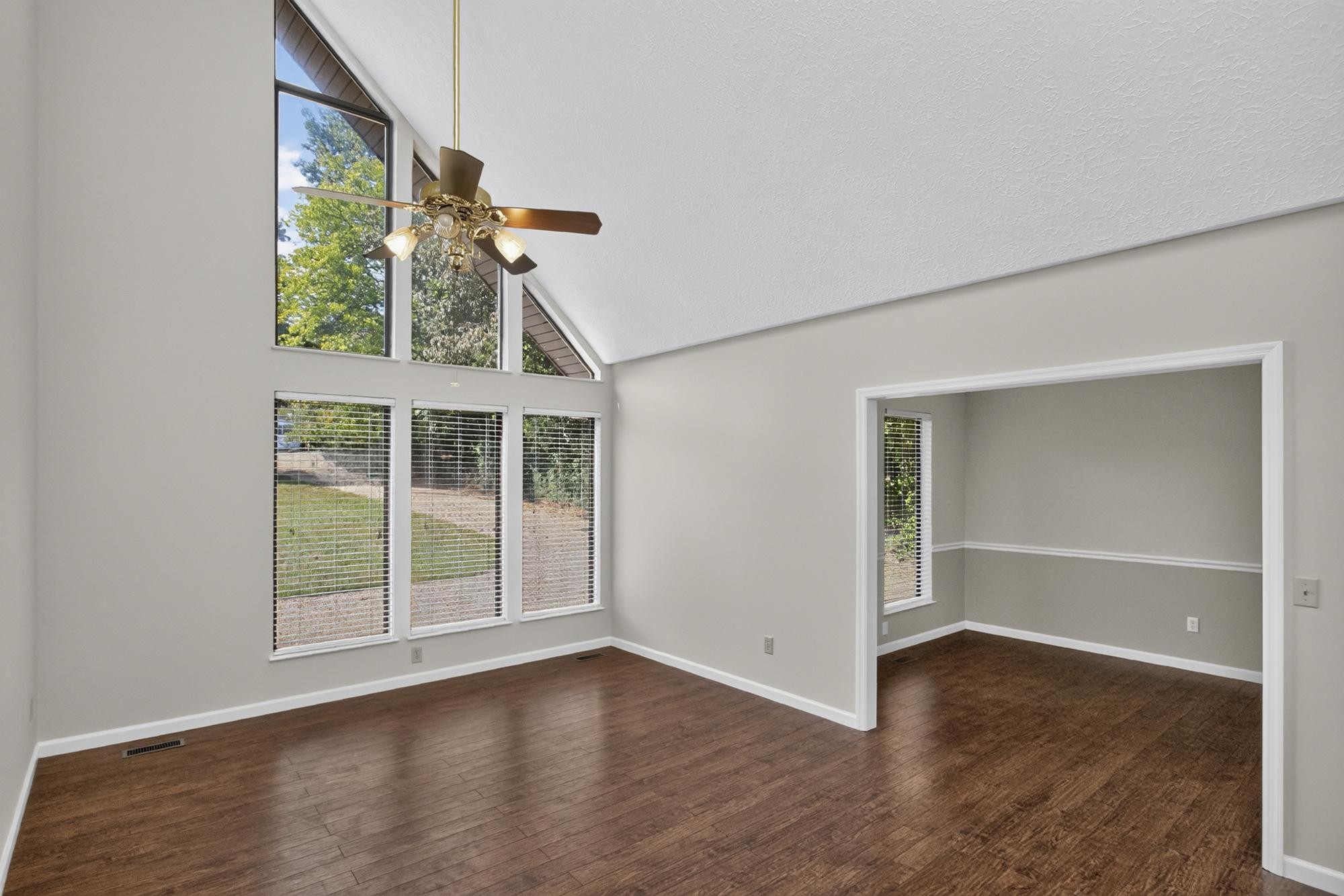 1317 Fernbank Dr