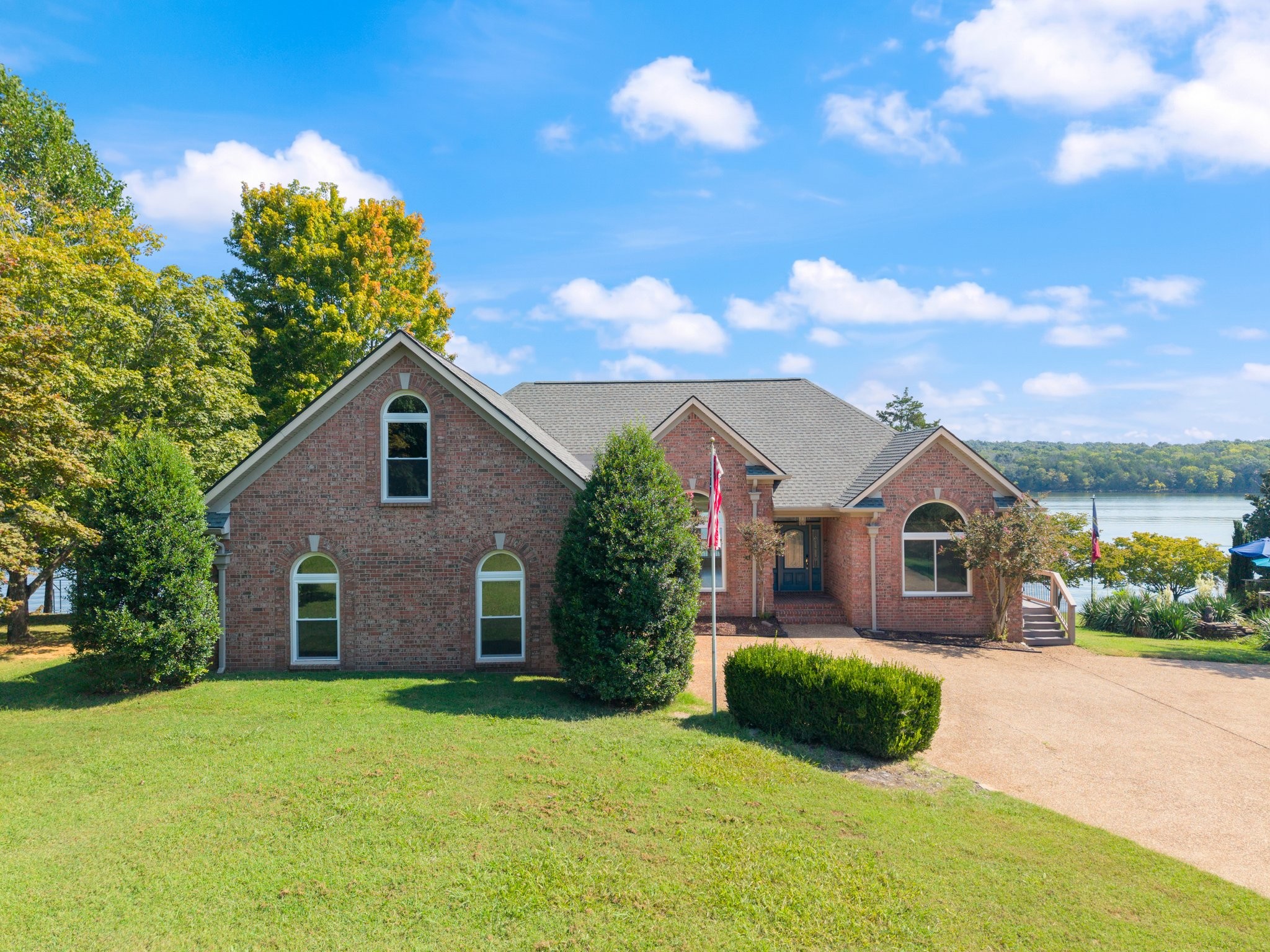 605 Lake Haven Dr
