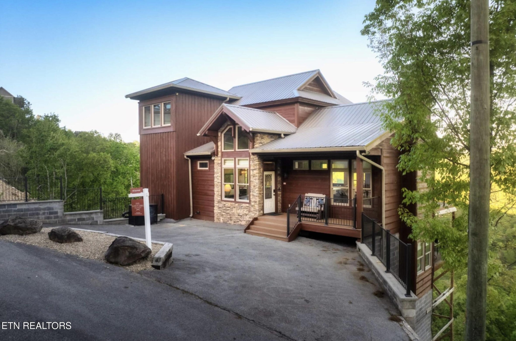811 Sourwood Drive