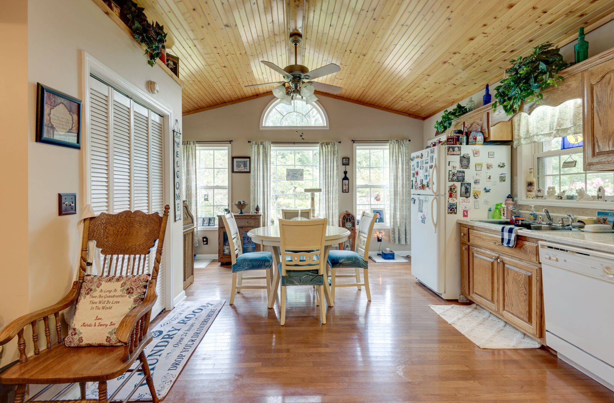 309 Bluebird Ln