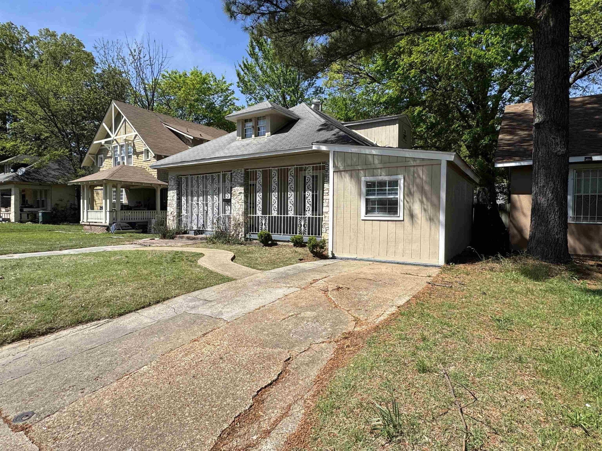 1570 E MCLEMORE AVE