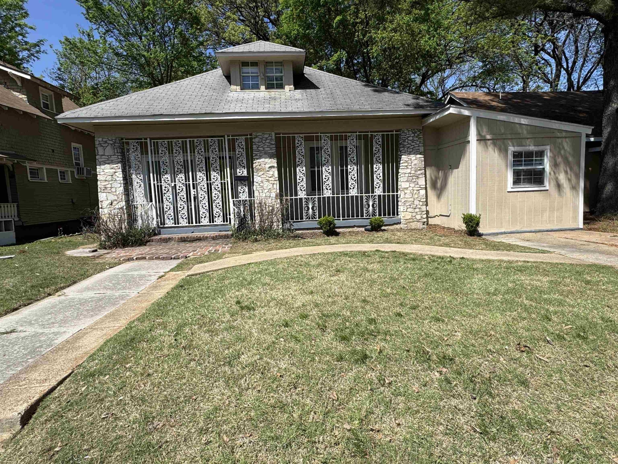1570 E MCLEMORE AVE