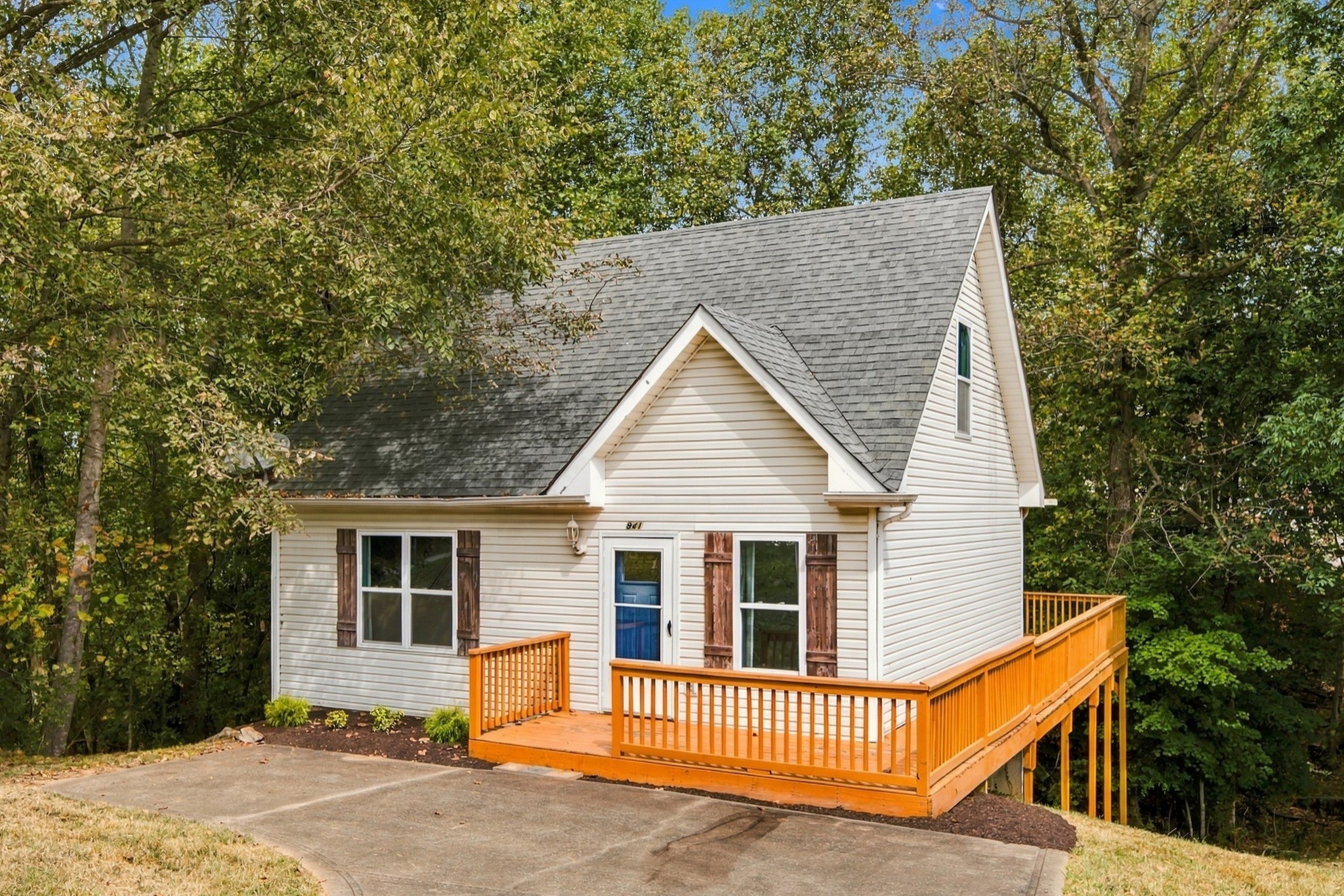 941 Applegrove Cir