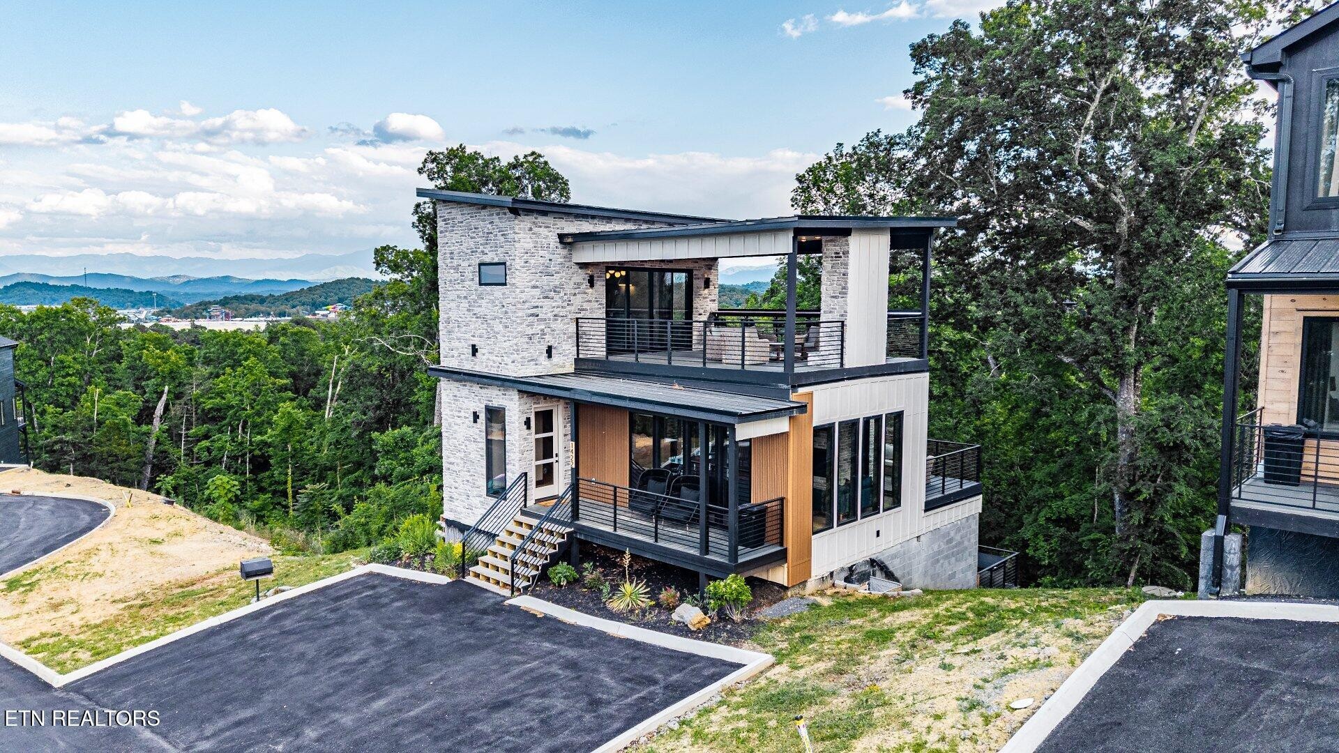 1422 Reedmont Way