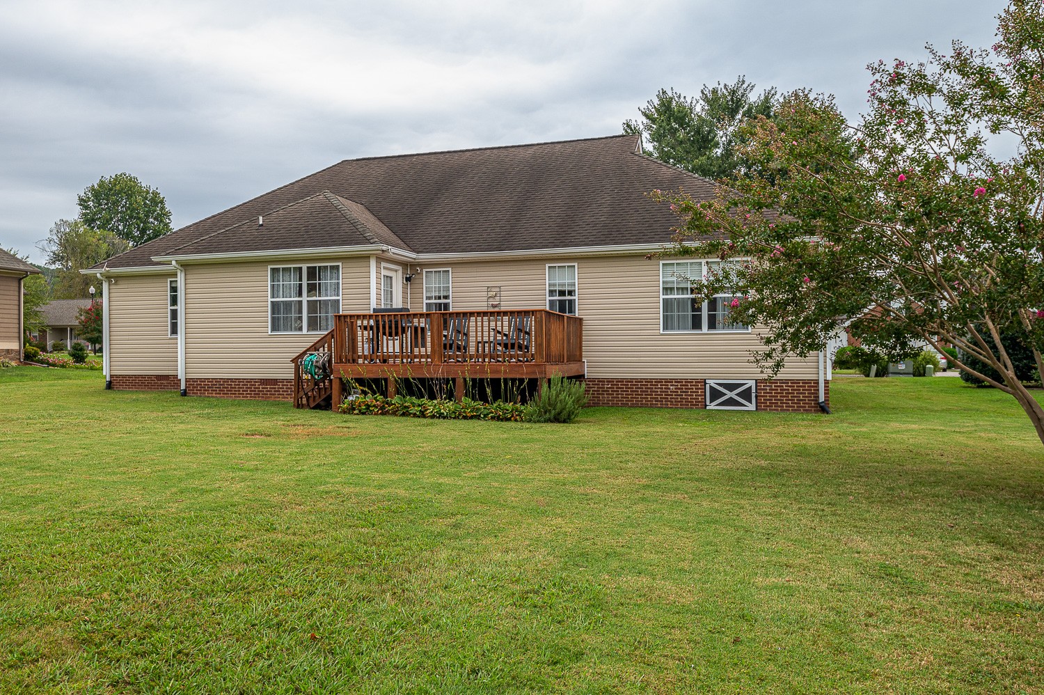 213 Thoroughbred Dr, NW