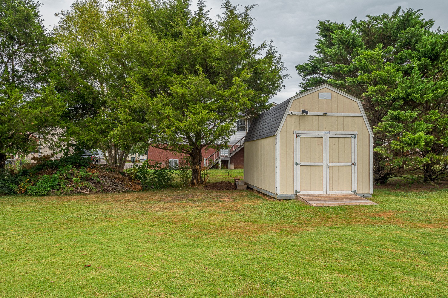 213 Thoroughbred Dr, NW