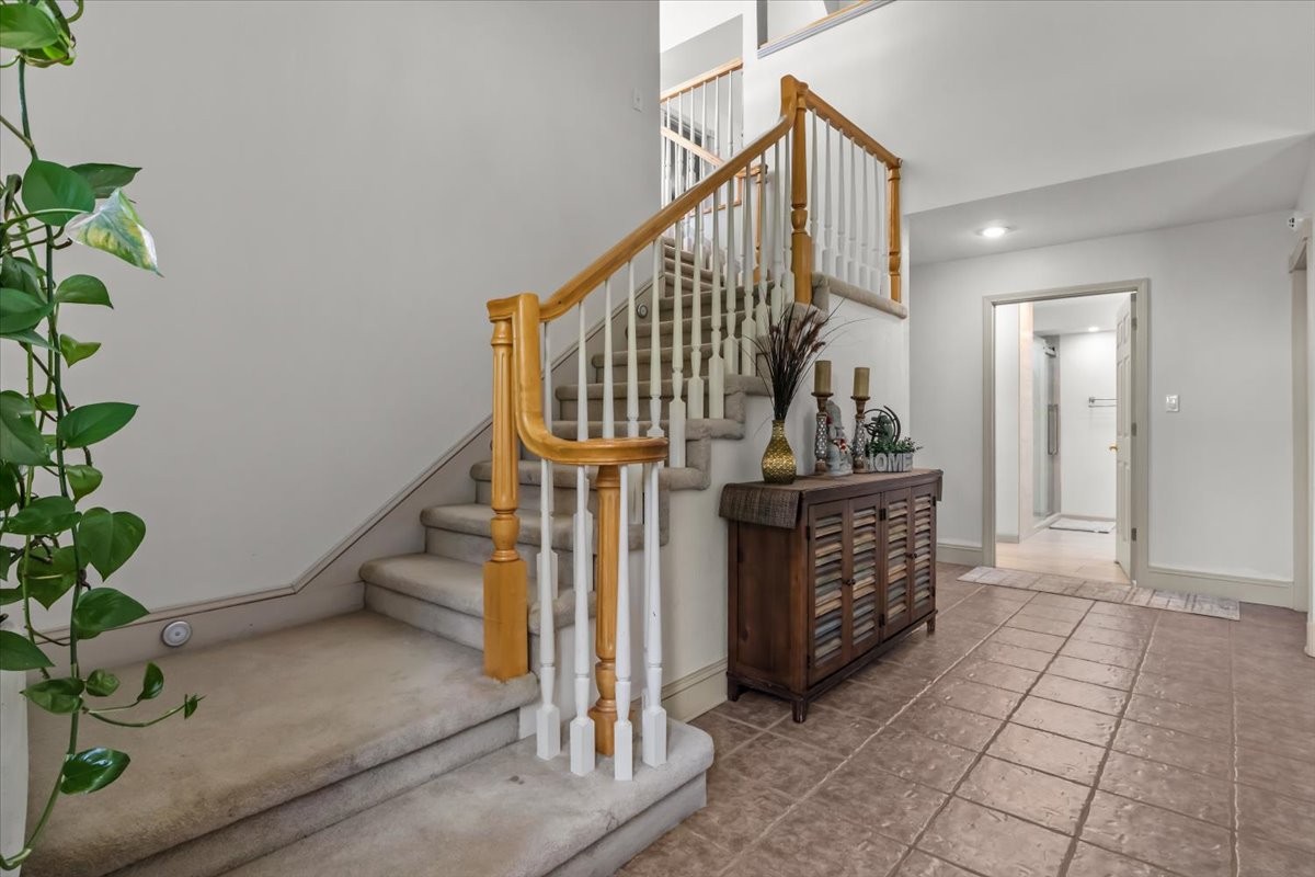 110 Carriage House Dr