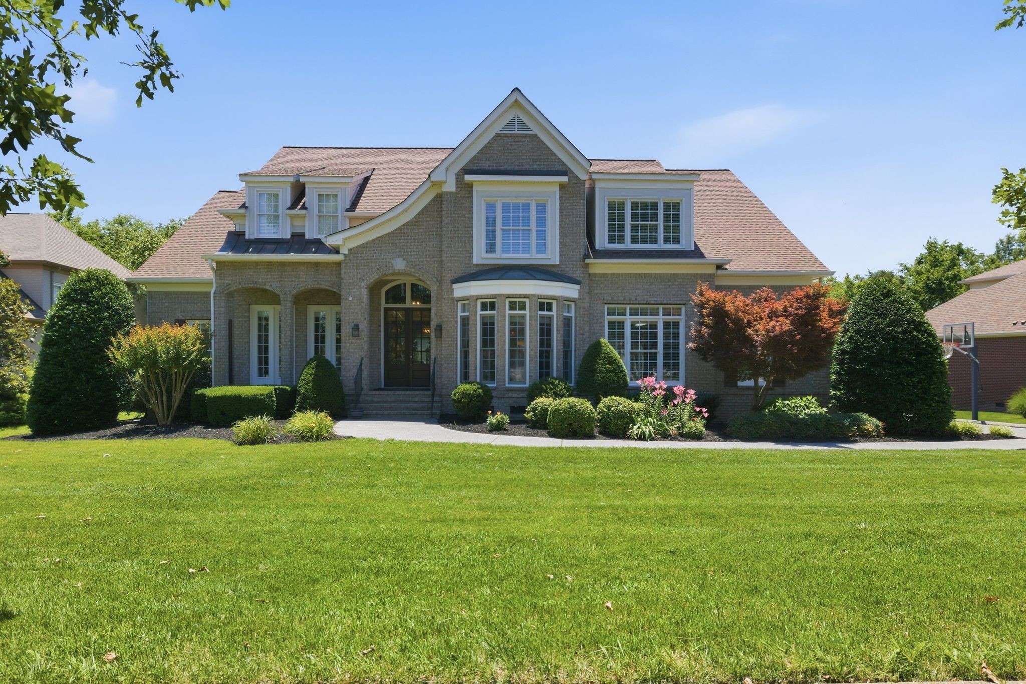 1728 Surrey Dr