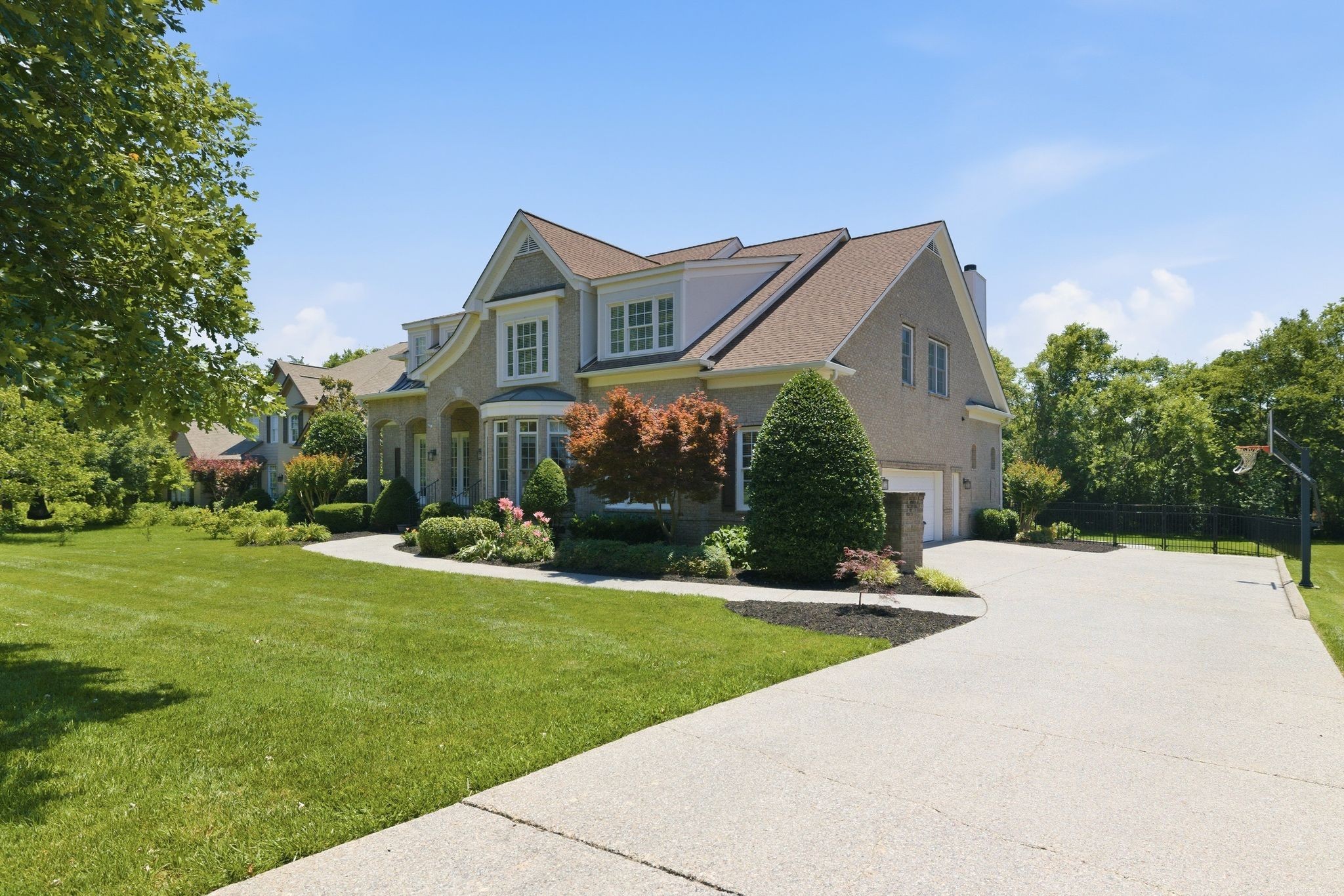 1728 Surrey Dr