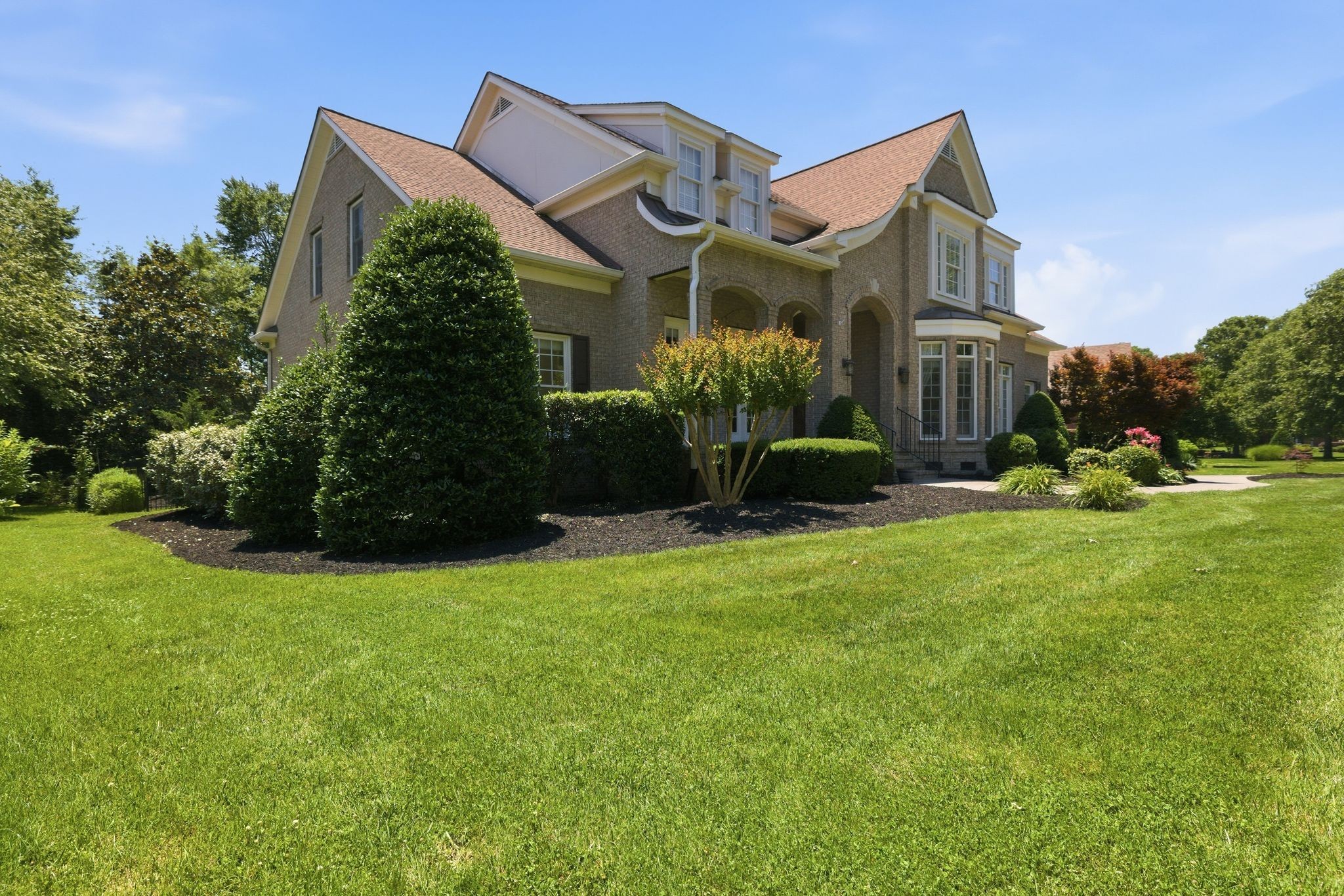 1728 Surrey Dr