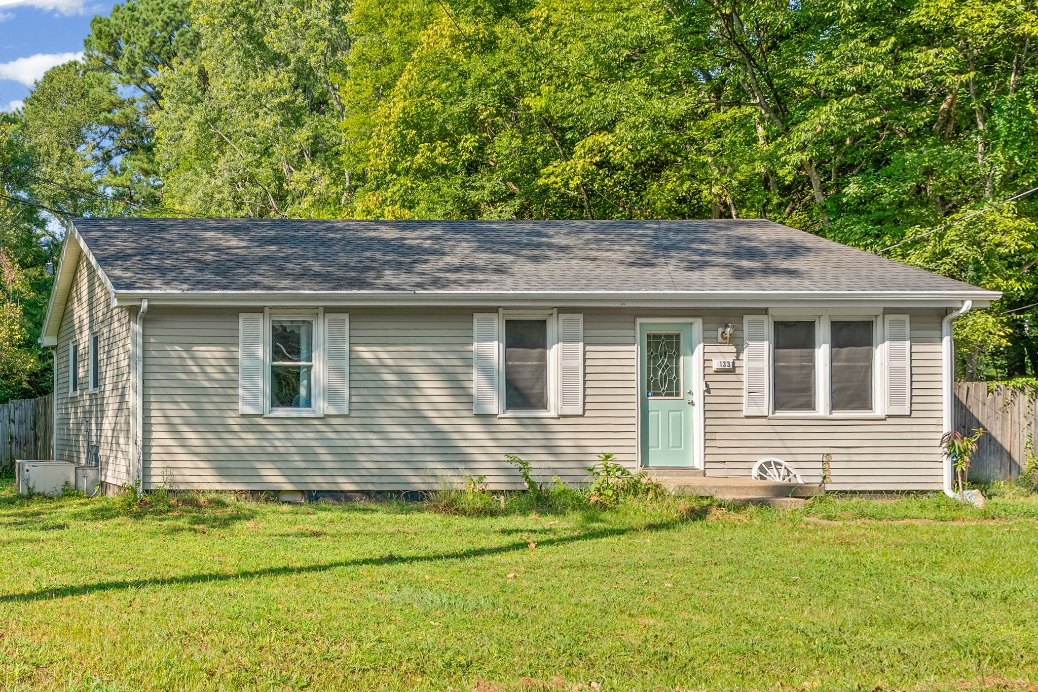 133 W Rossview Rd