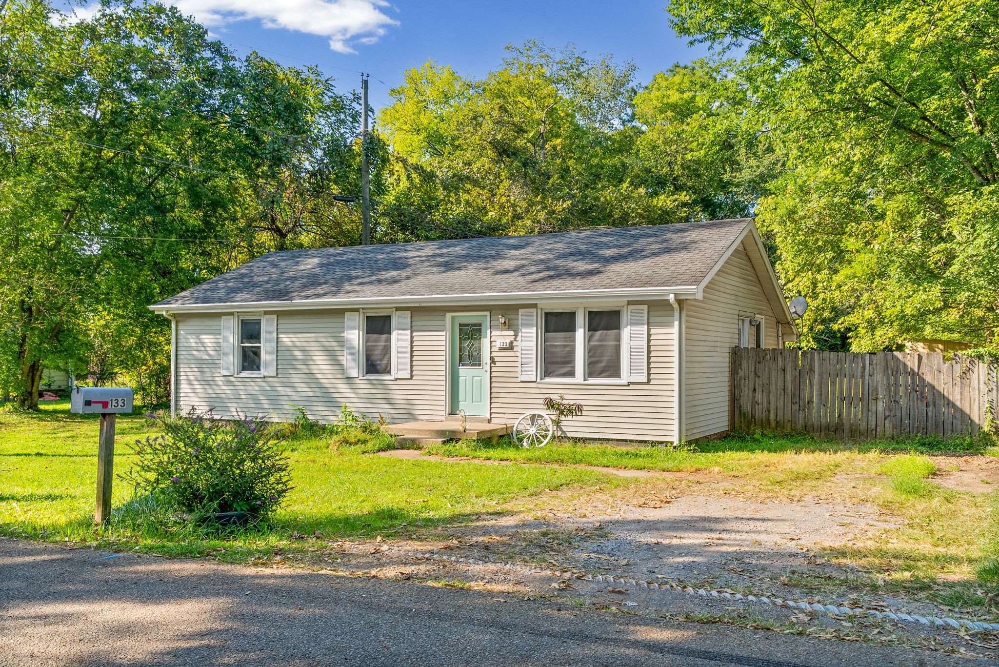 133 W Rossview Rd