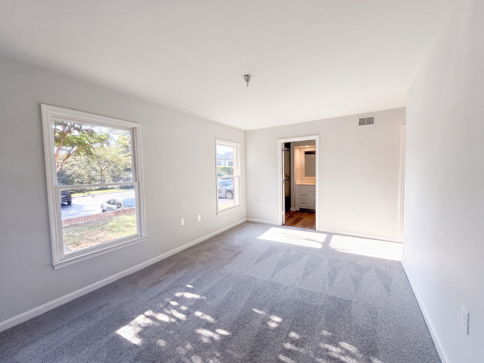 5025 Hillsboro Pike