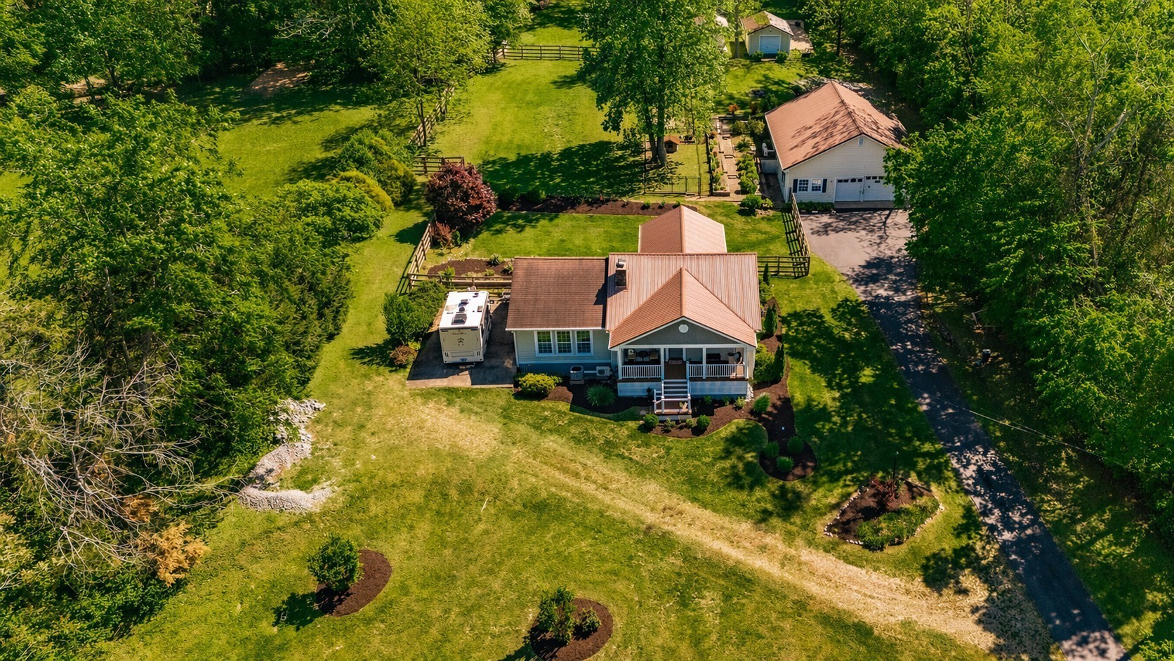 8909 Highway 100