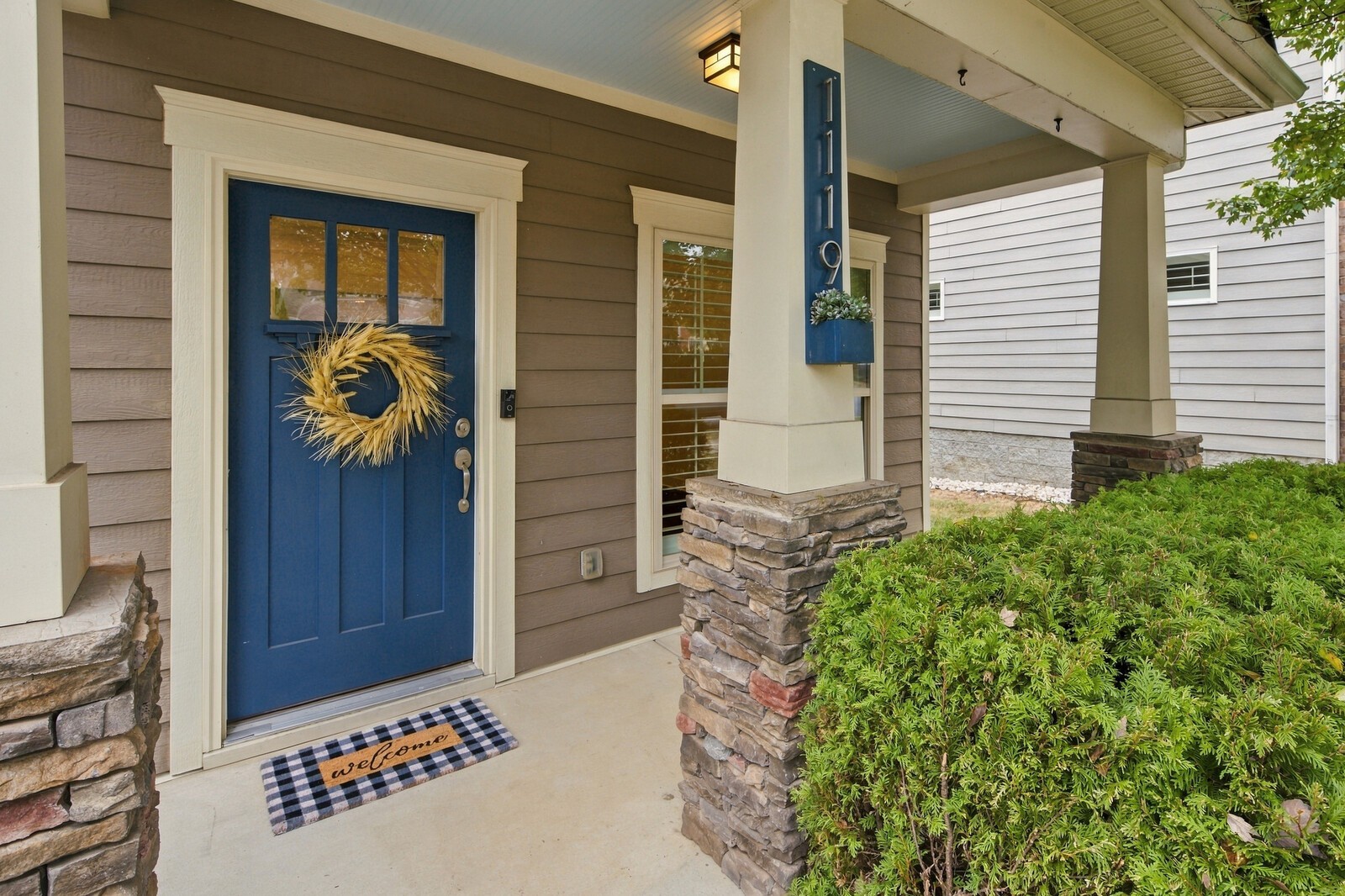 1119 Frewin St