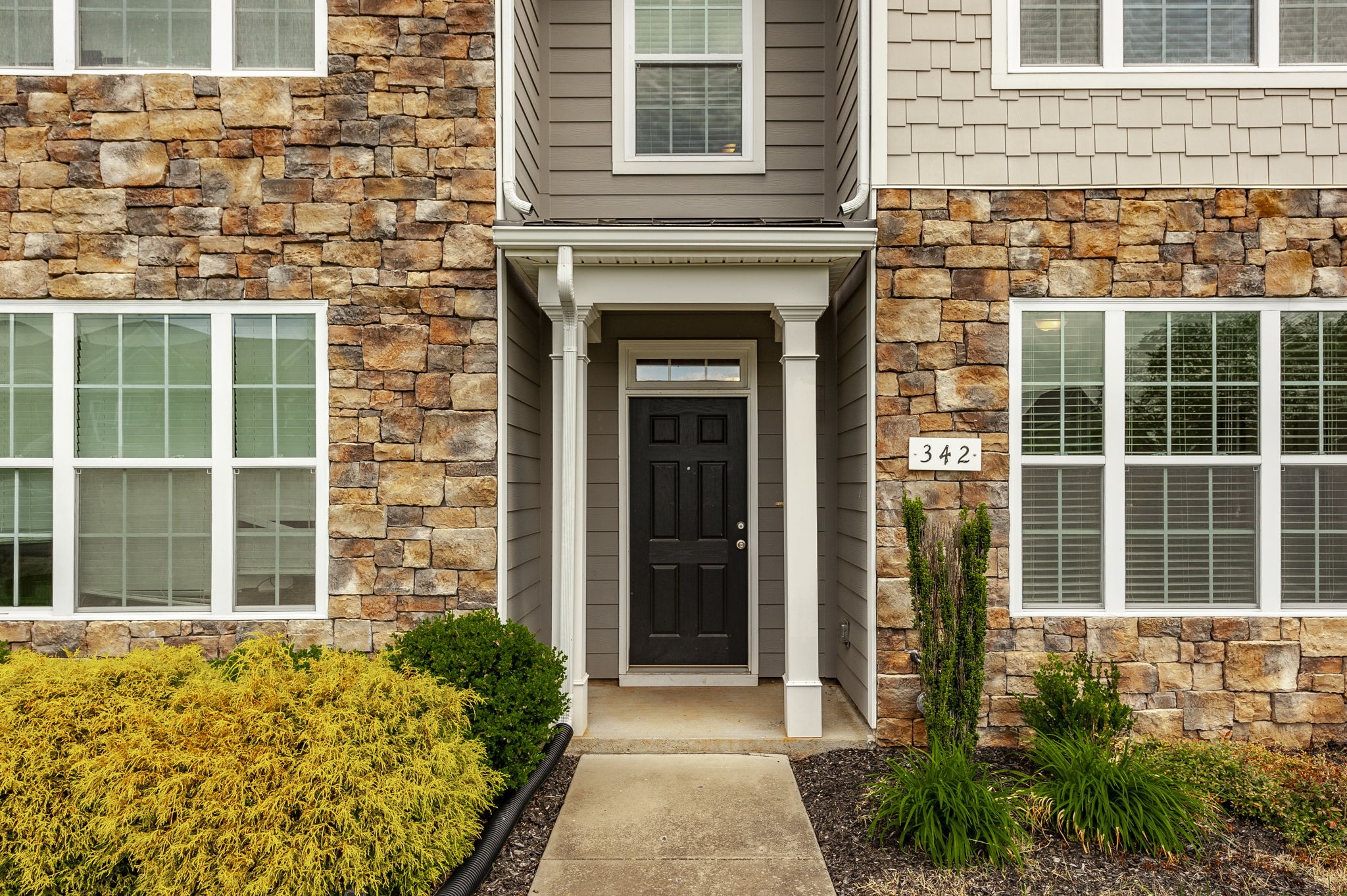 342 Manor Row